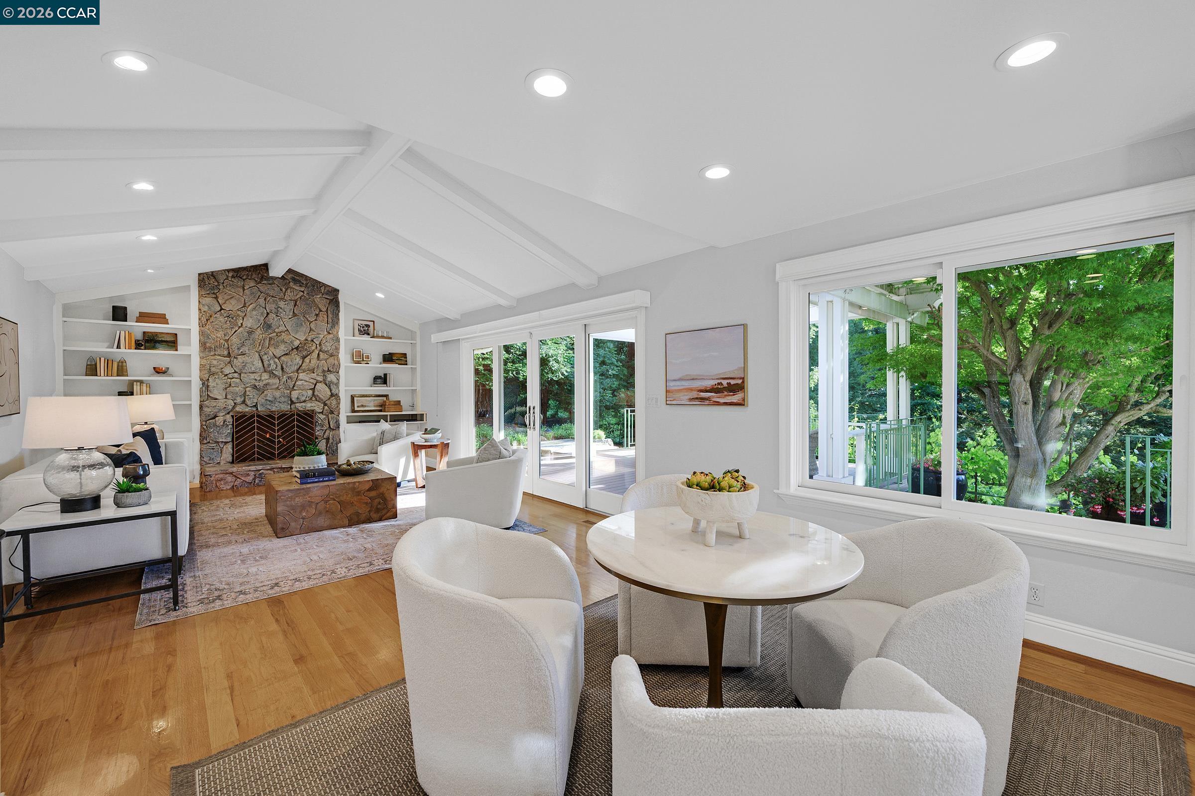 225 Pebble Ct