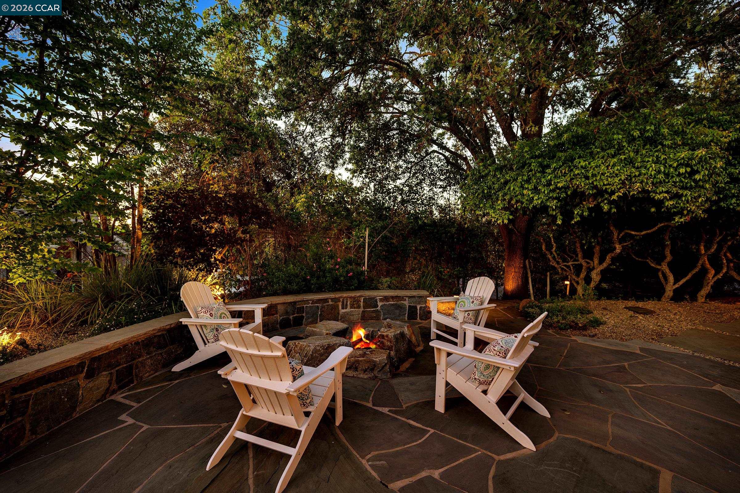225 Pebble Ct