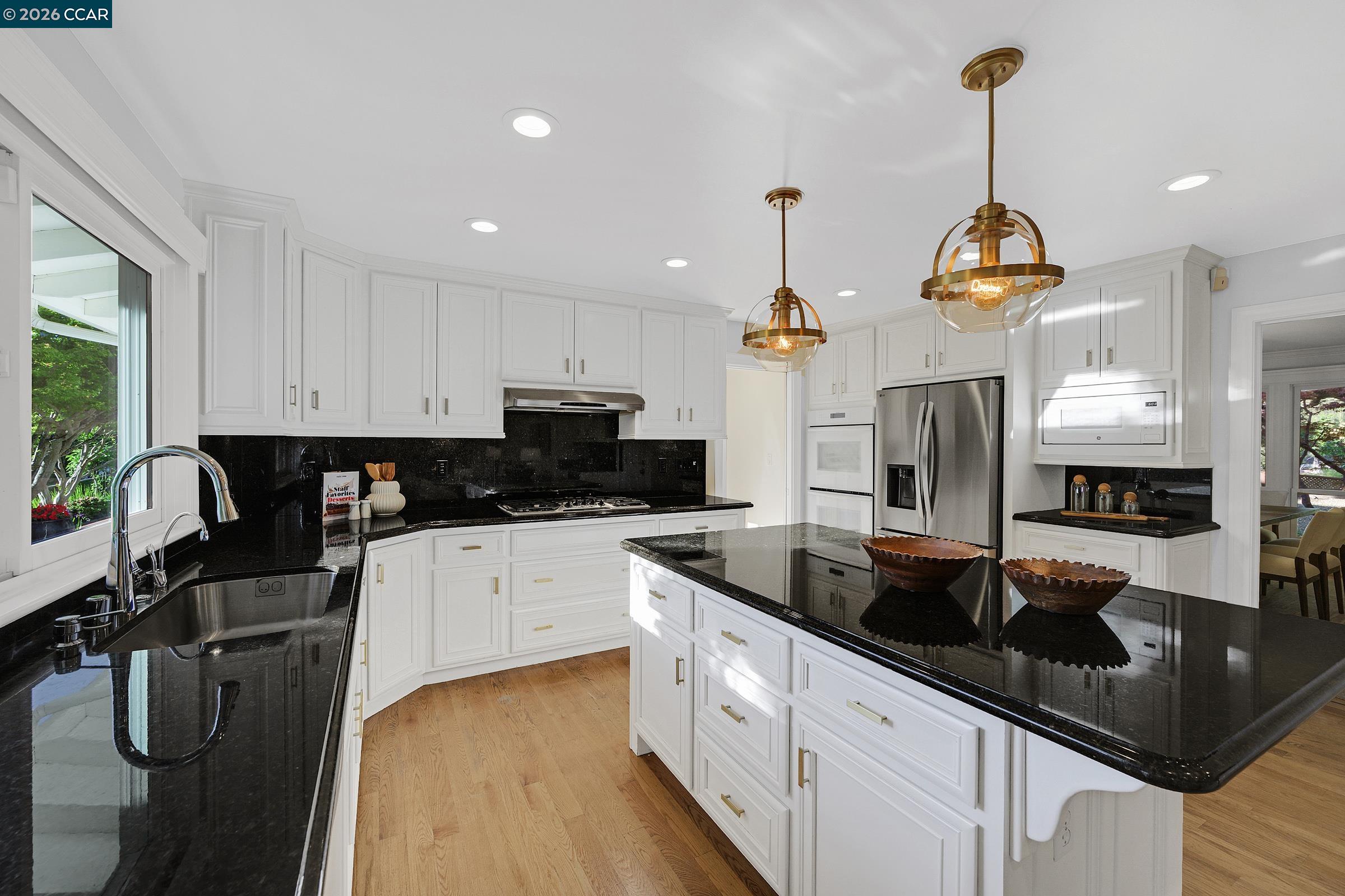 225 Pebble Ct