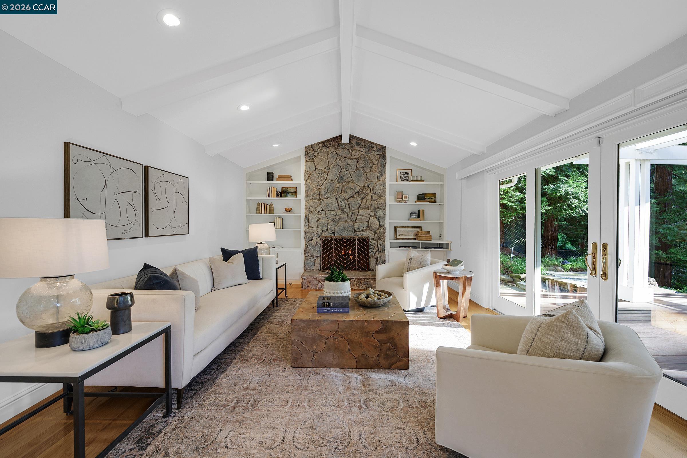 225 Pebble Ct