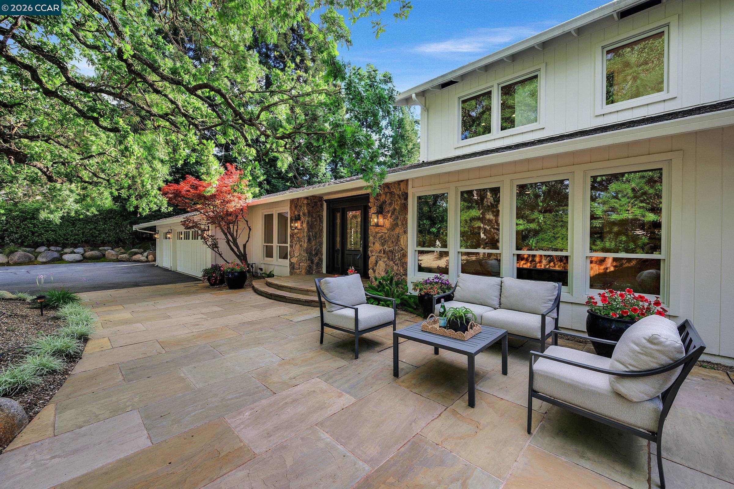 225 Pebble Ct