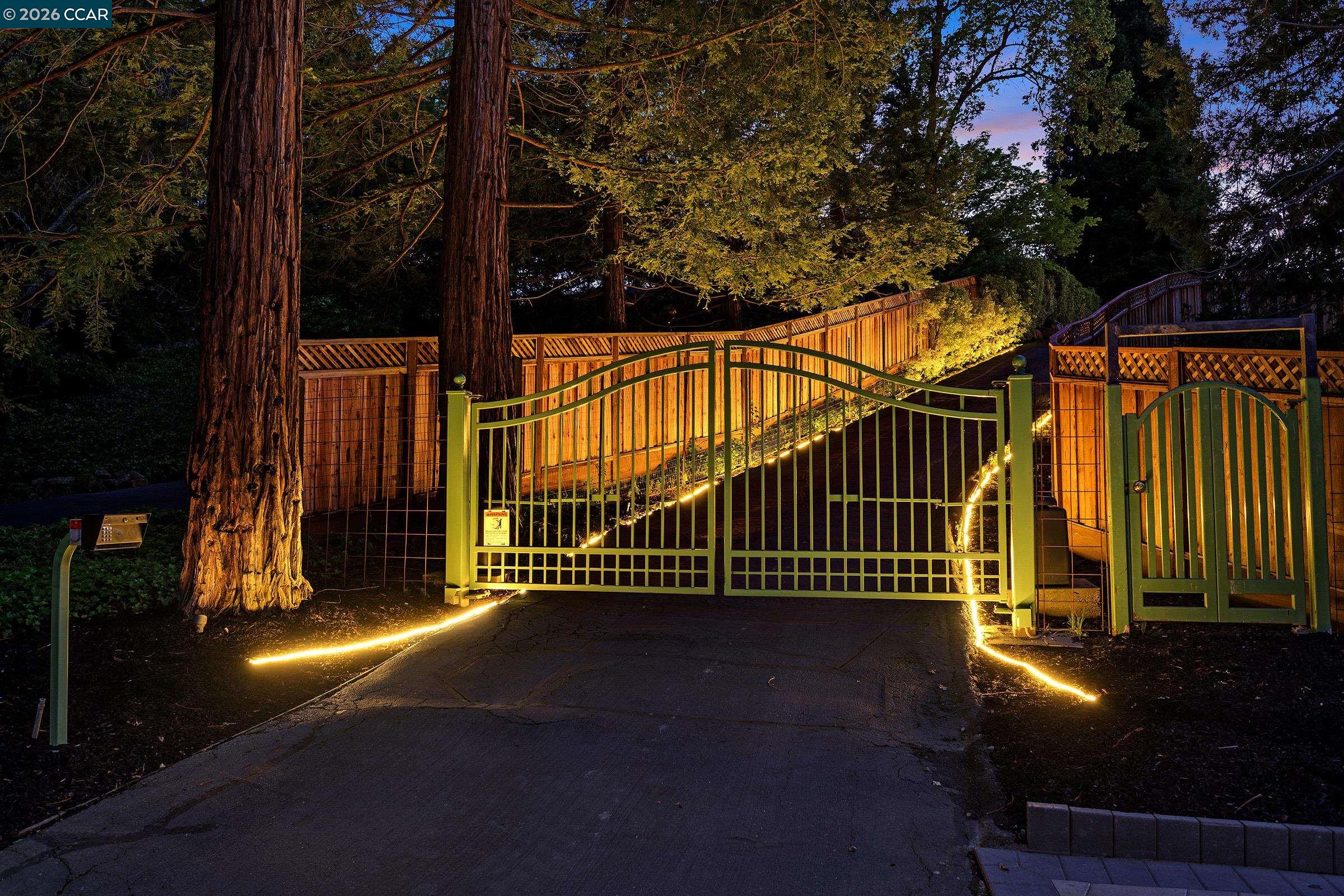 225 Pebble Ct