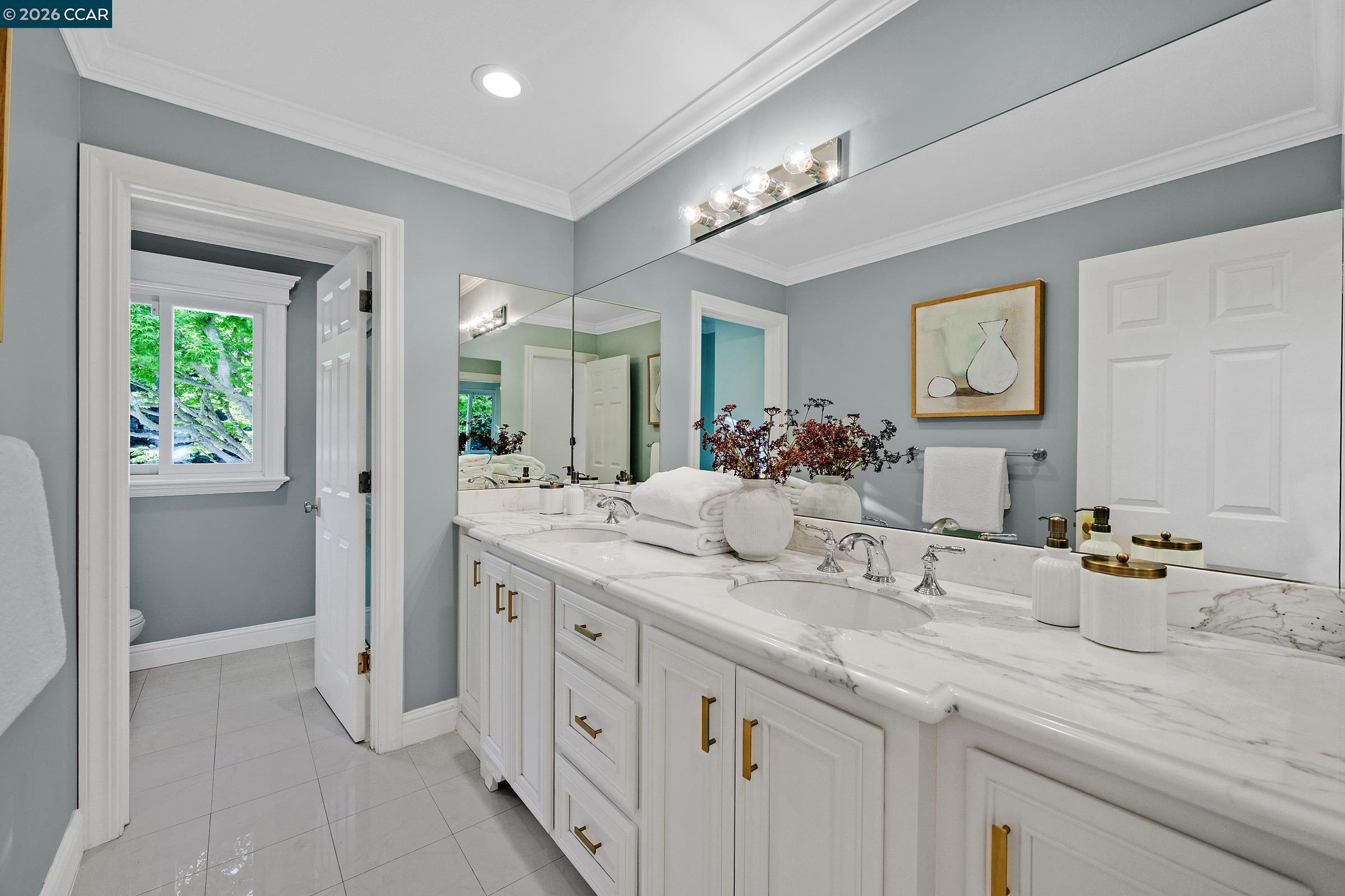 225 Pebble Ct