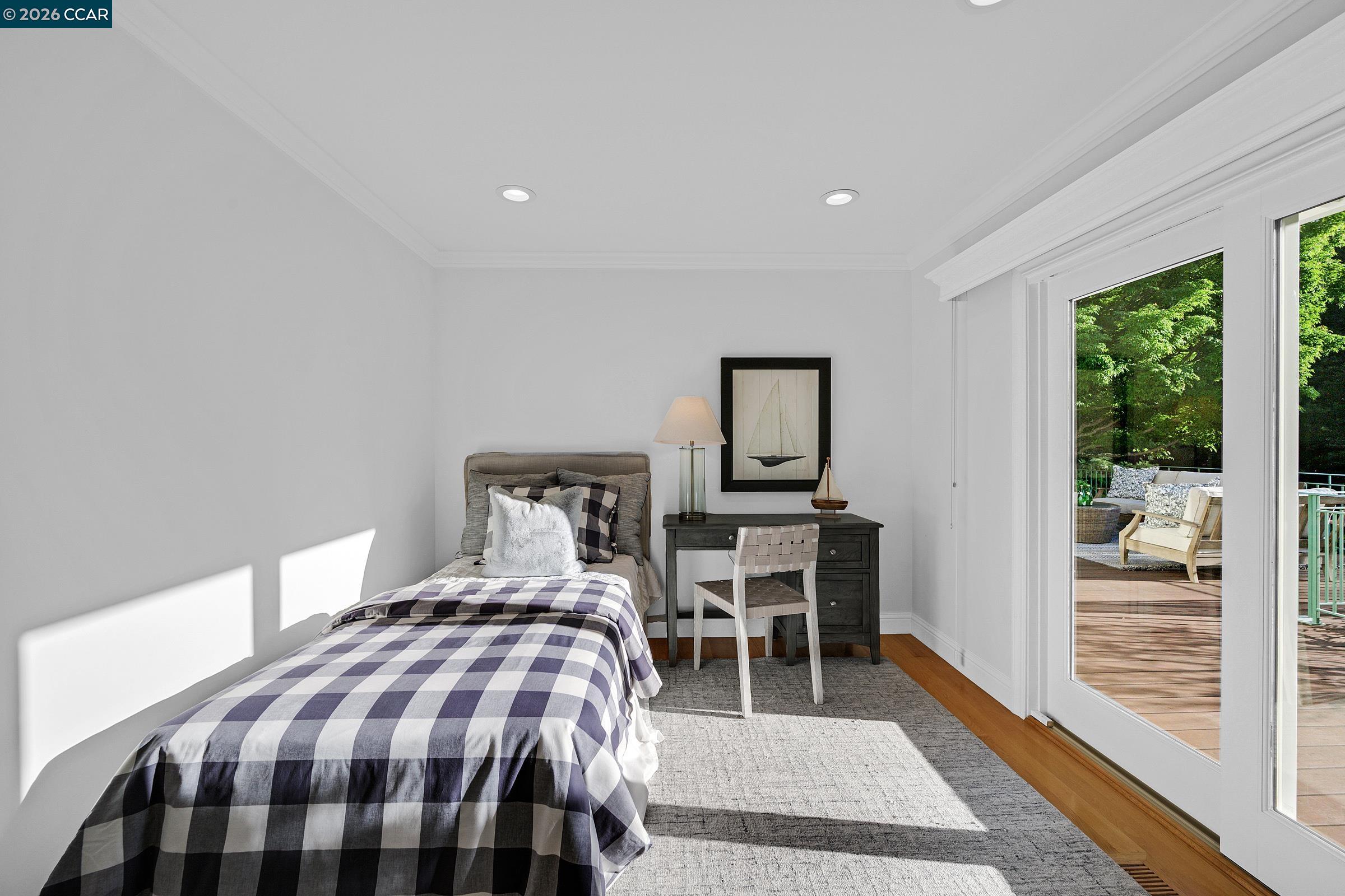 225 Pebble Ct