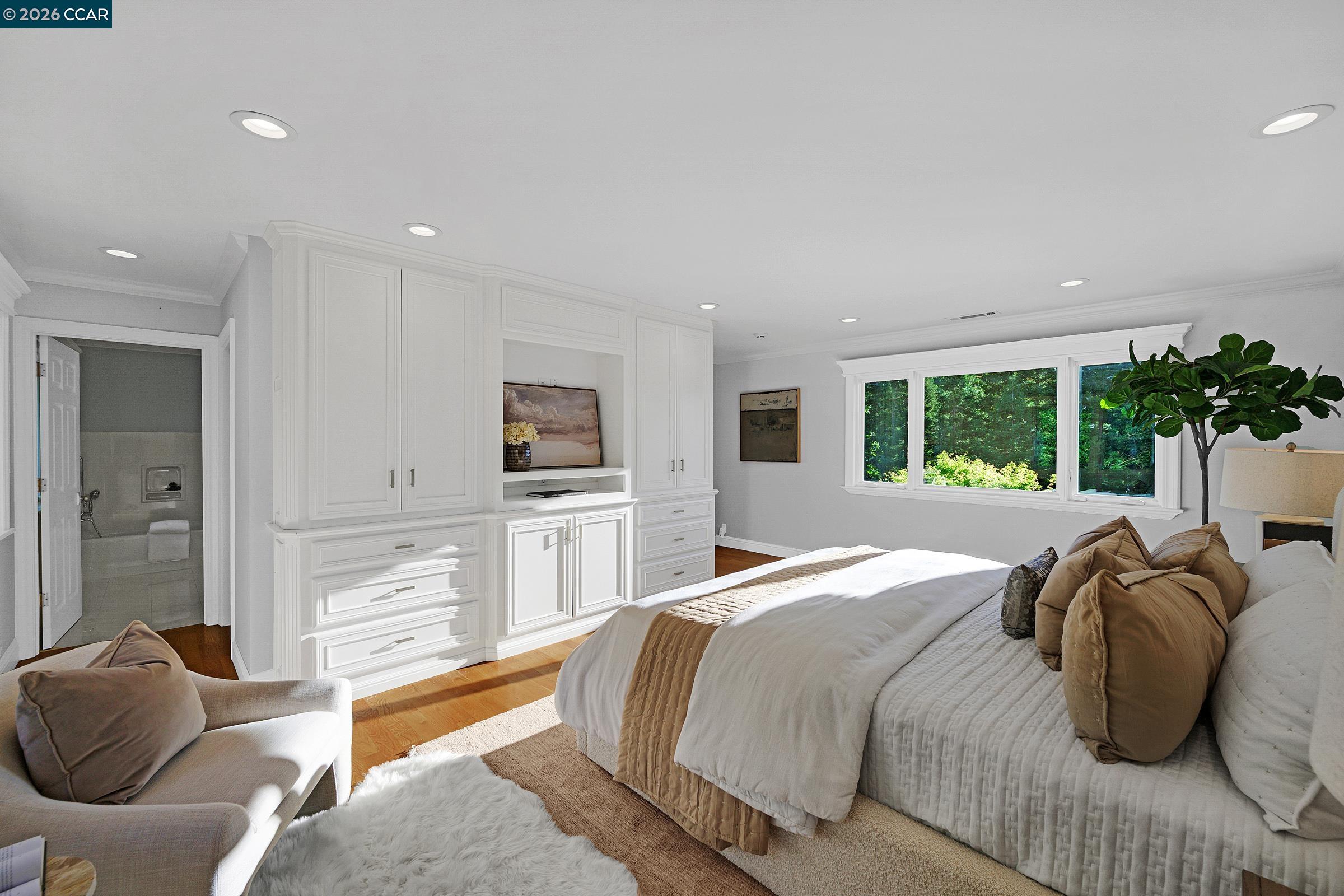 225 Pebble Ct