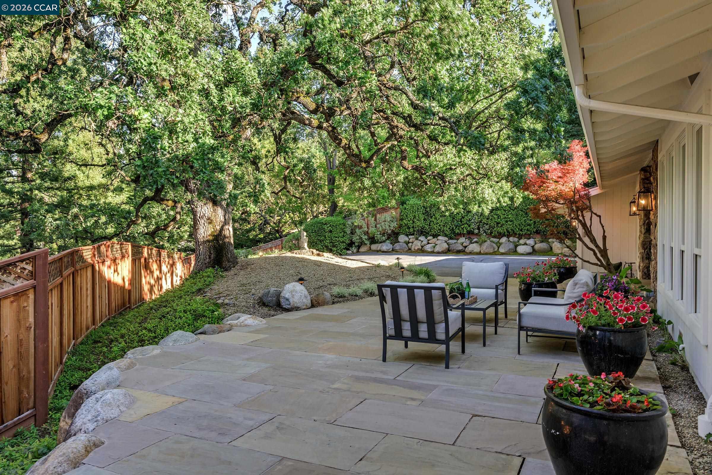 225 Pebble Ct