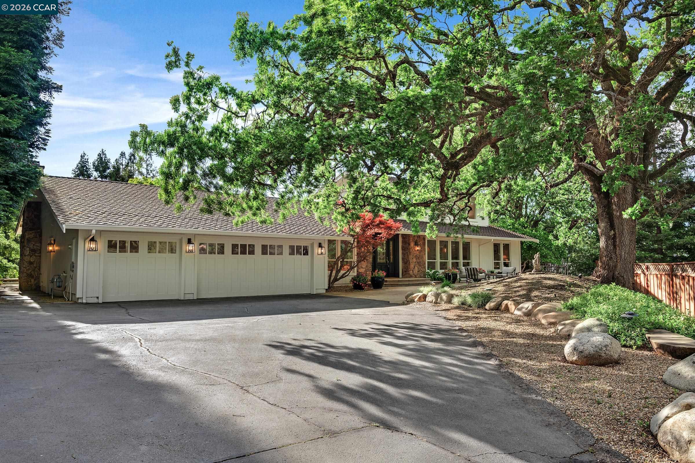 225 Pebble Ct