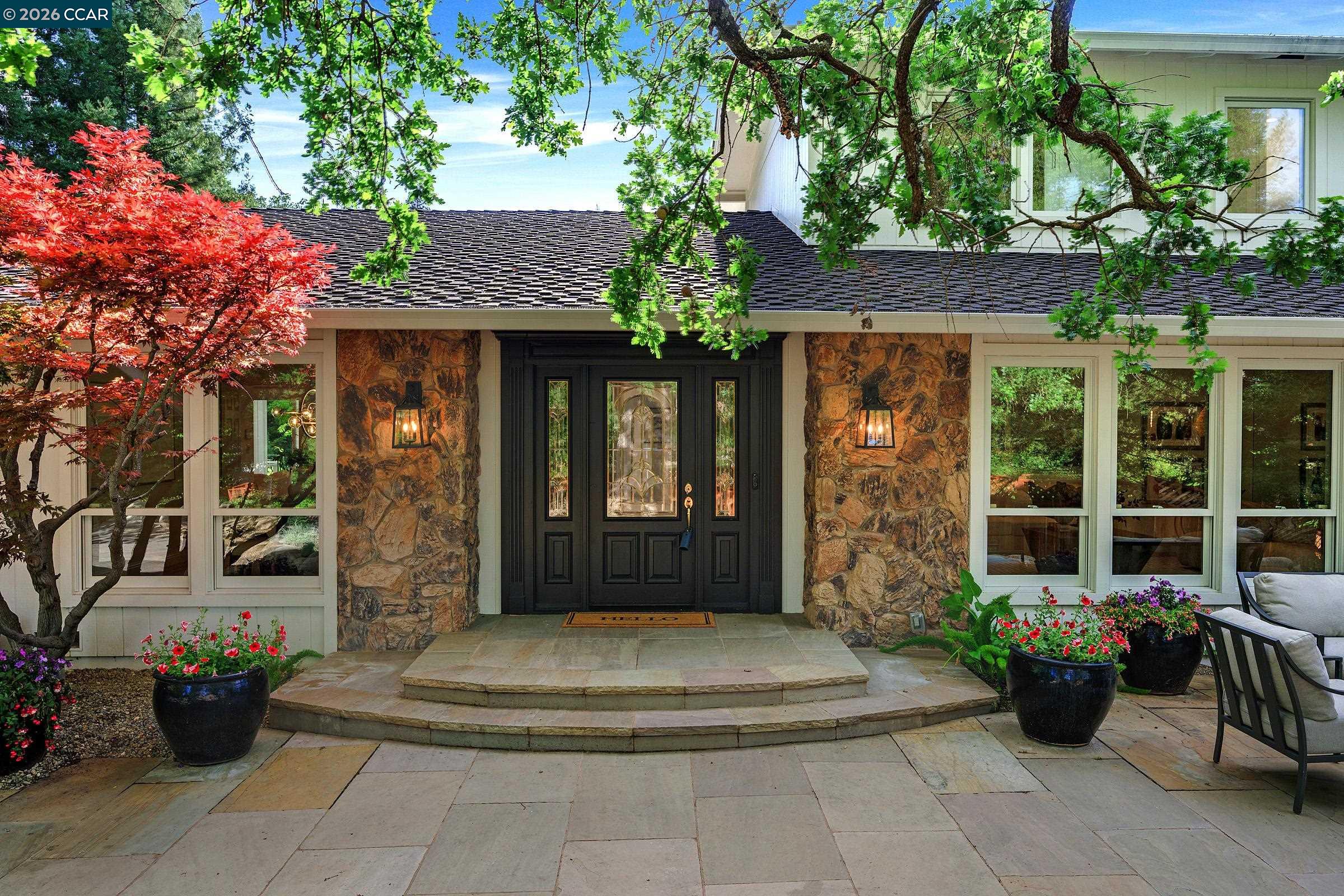 225 Pebble Ct