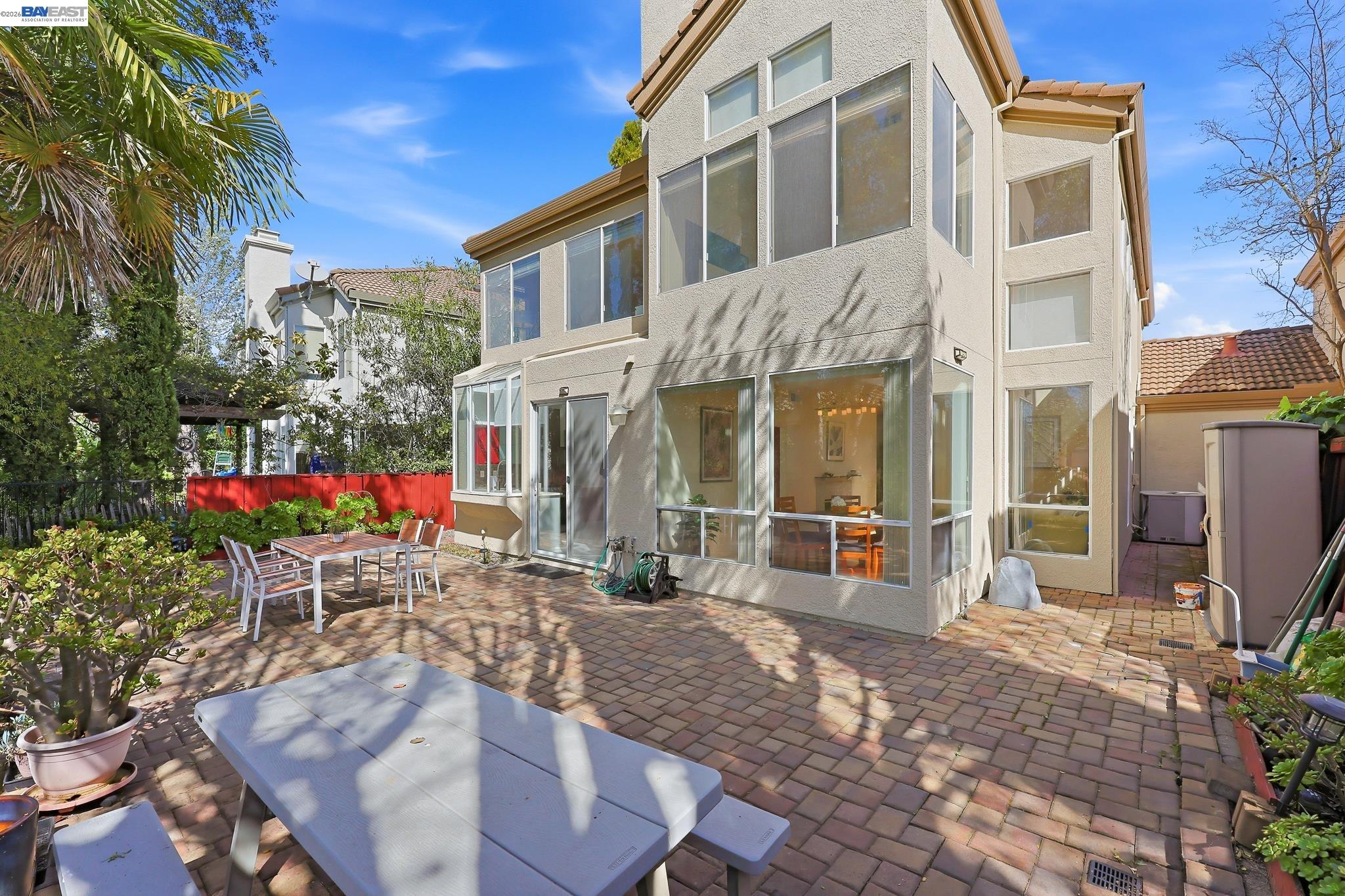 906 Vista Pointe Dr