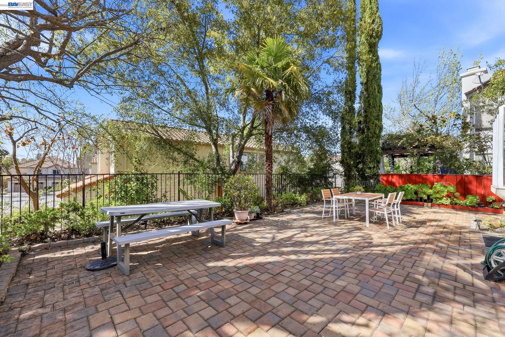 906 Vista Pointe Dr