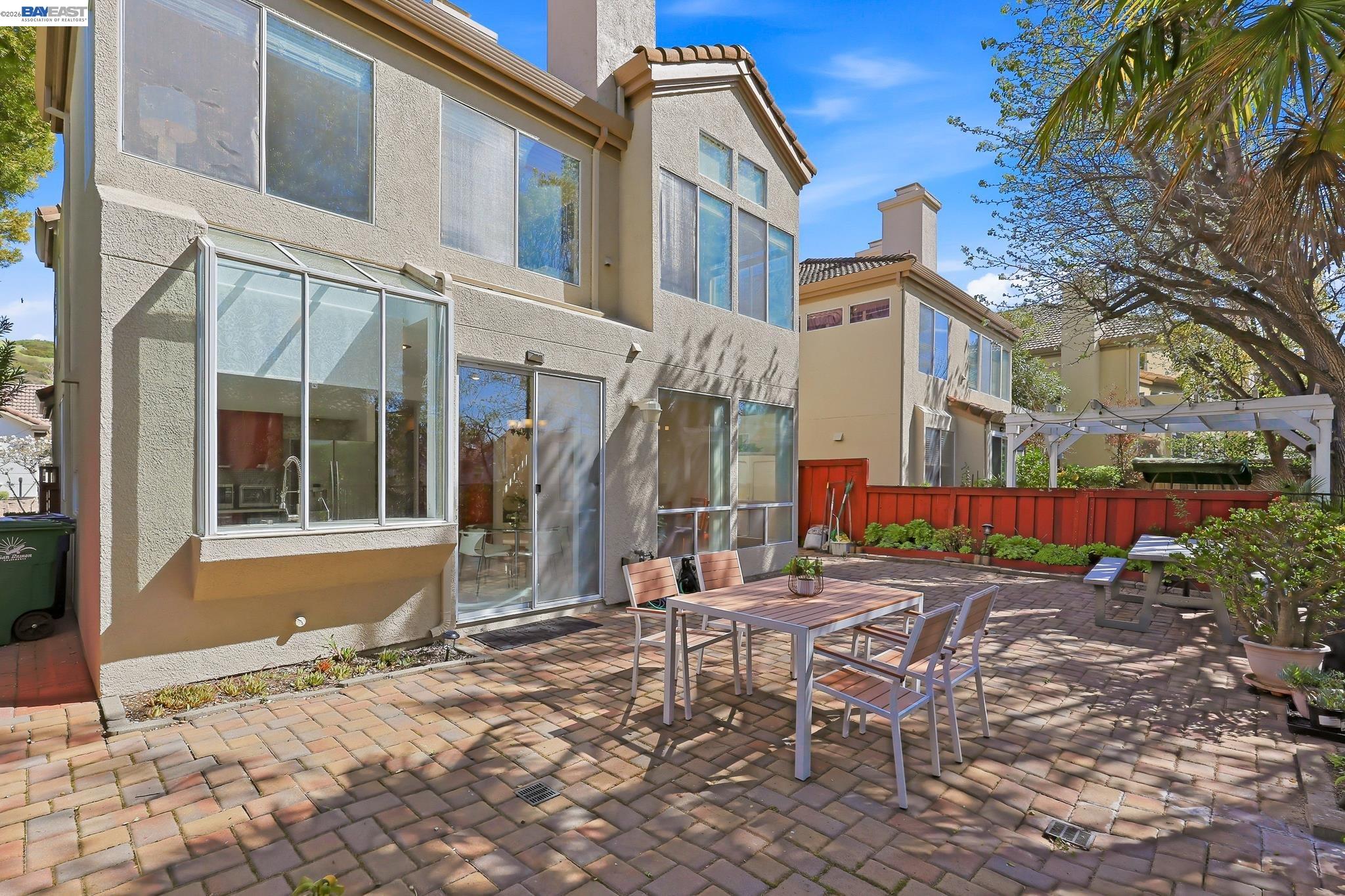 906 Vista Pointe Dr
