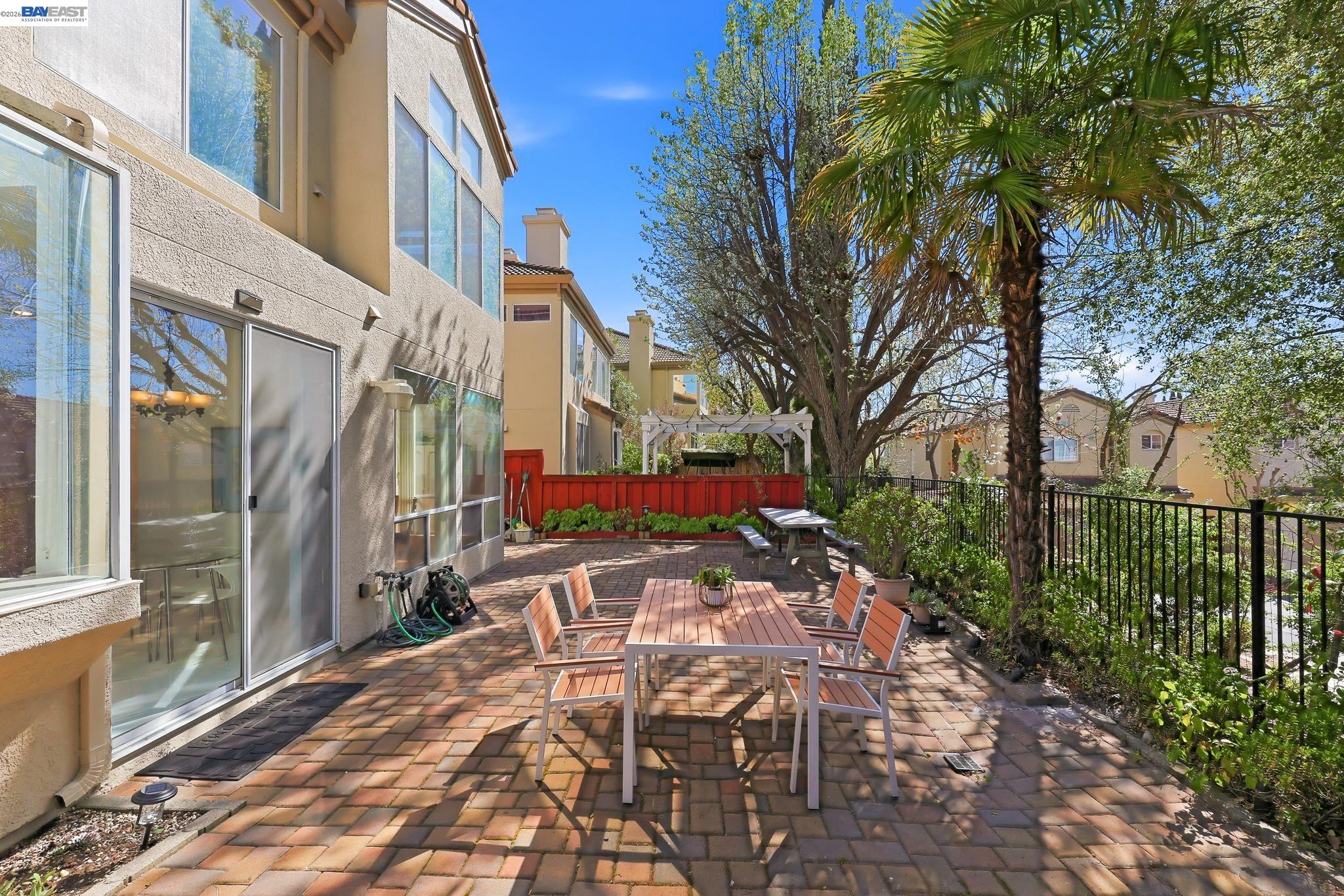 906 Vista Pointe Dr