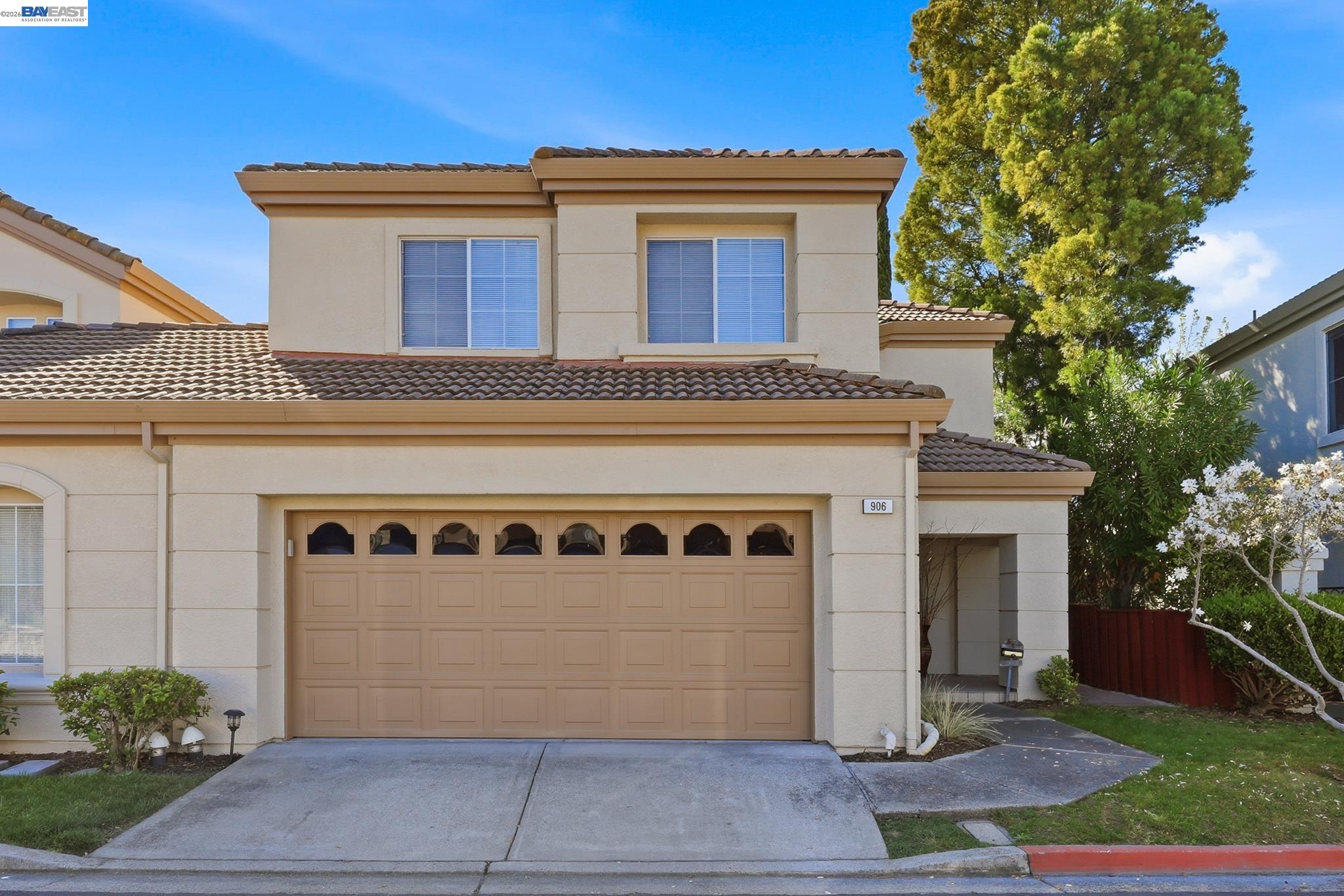 906 Vista Pointe Dr