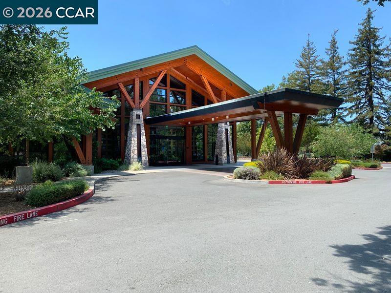 2733 Ptarmigan Dr # 2