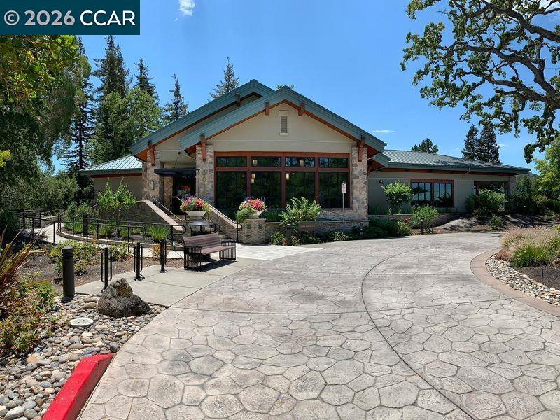 2733 Ptarmigan Dr # 2