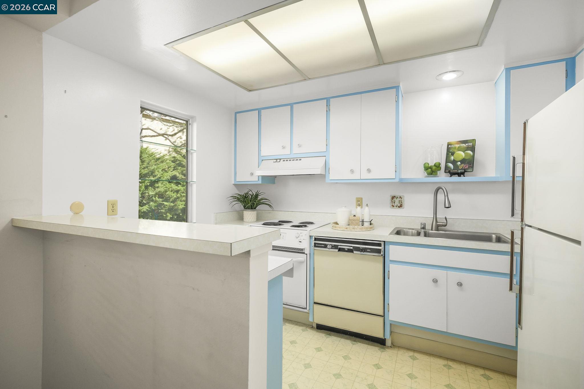 1201 Skycrest Dr # 2