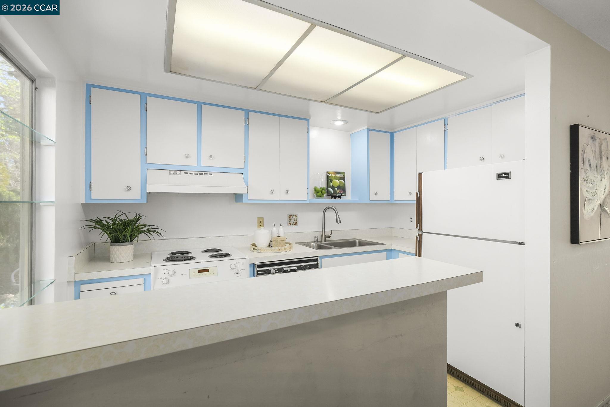 1201 Skycrest Dr # 2