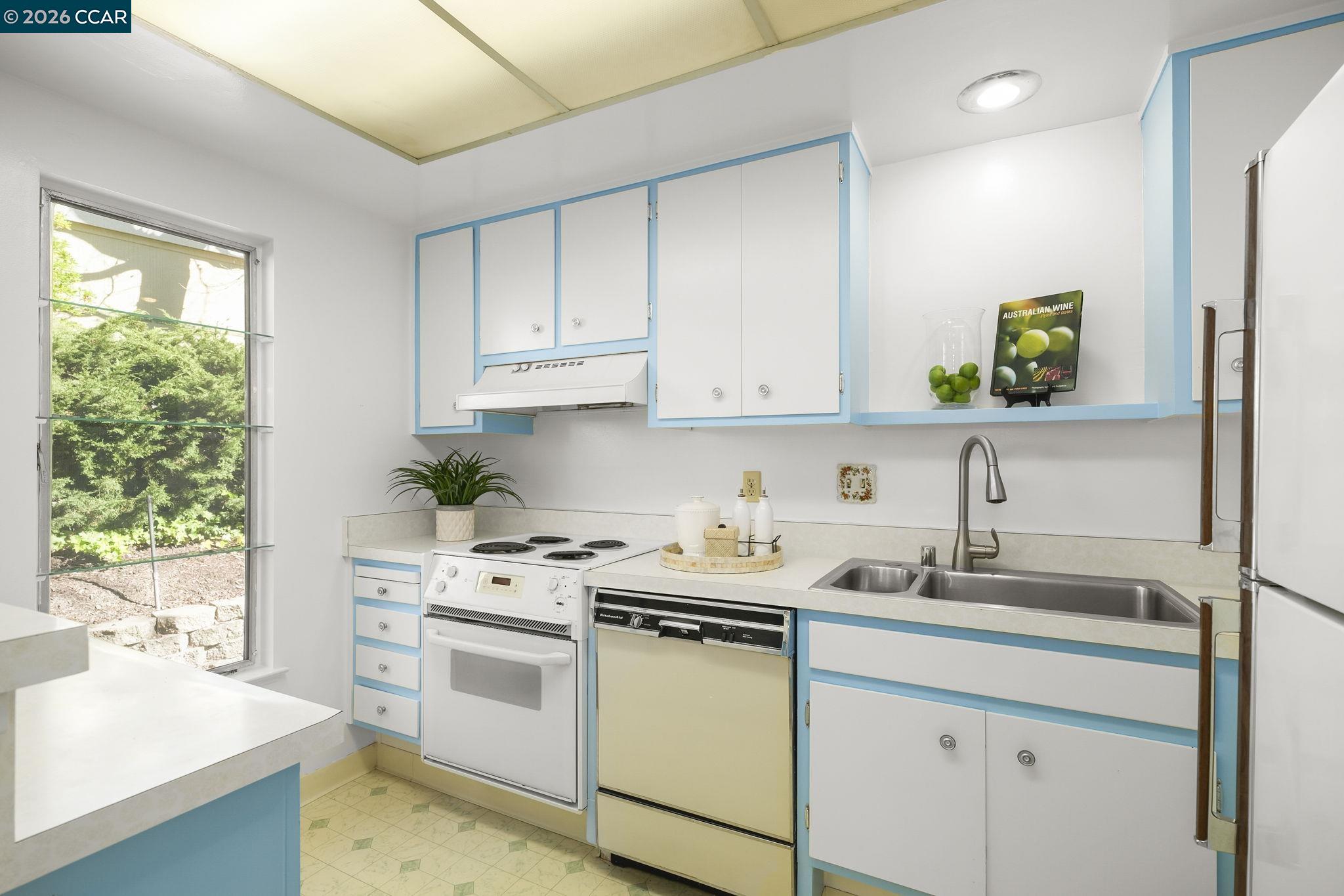 1201 Skycrest Dr # 2