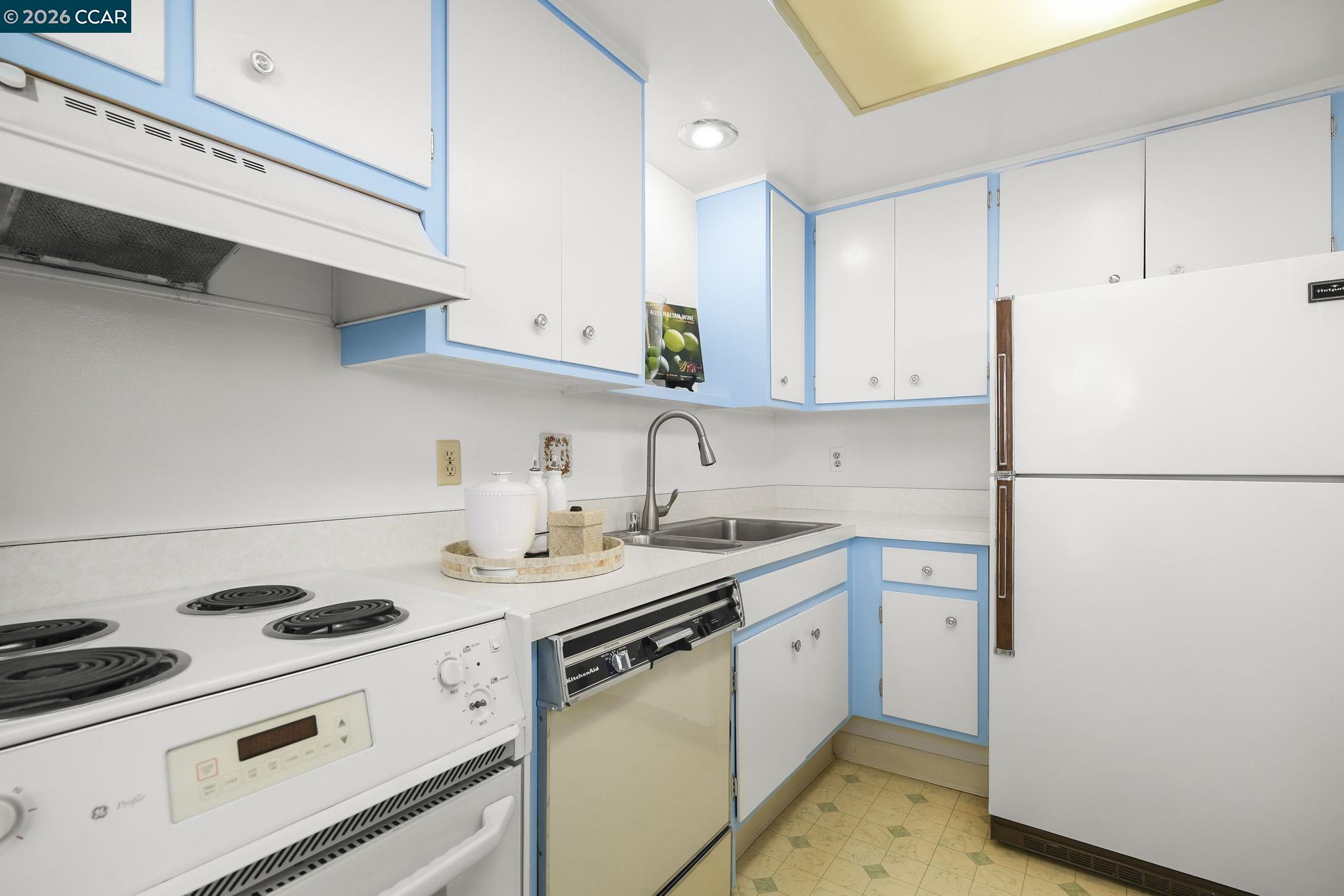 1201 Skycrest Dr # 2