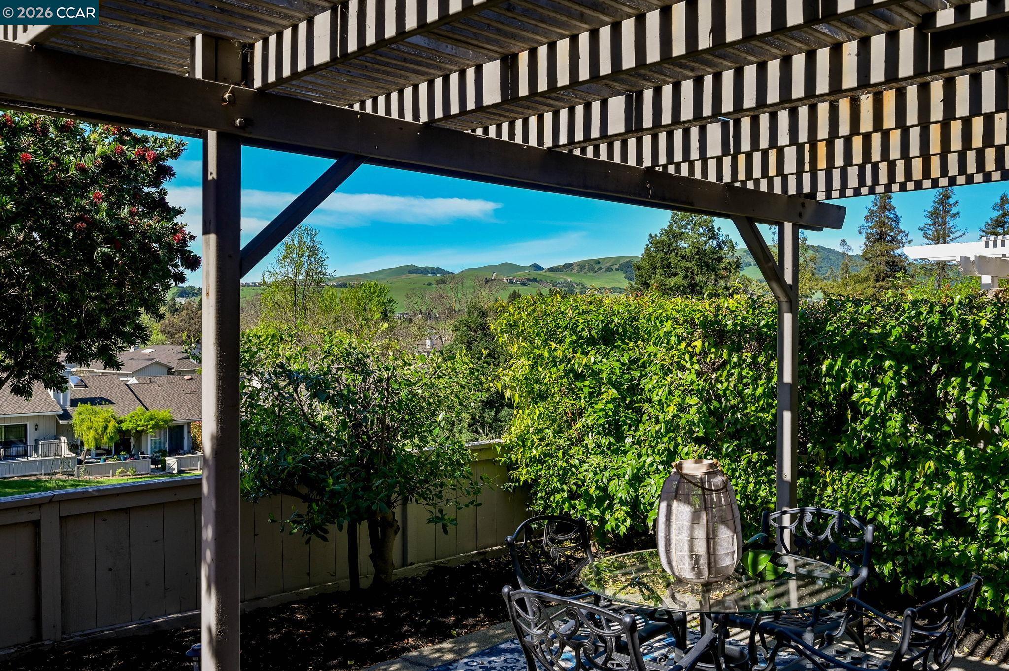 537 ROLLING HILLS LANE