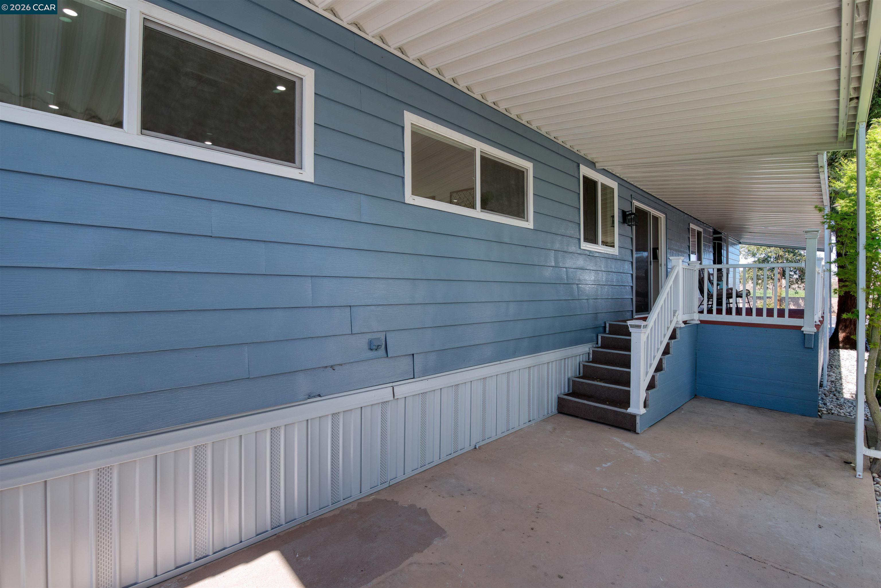 301 Avendia Flores