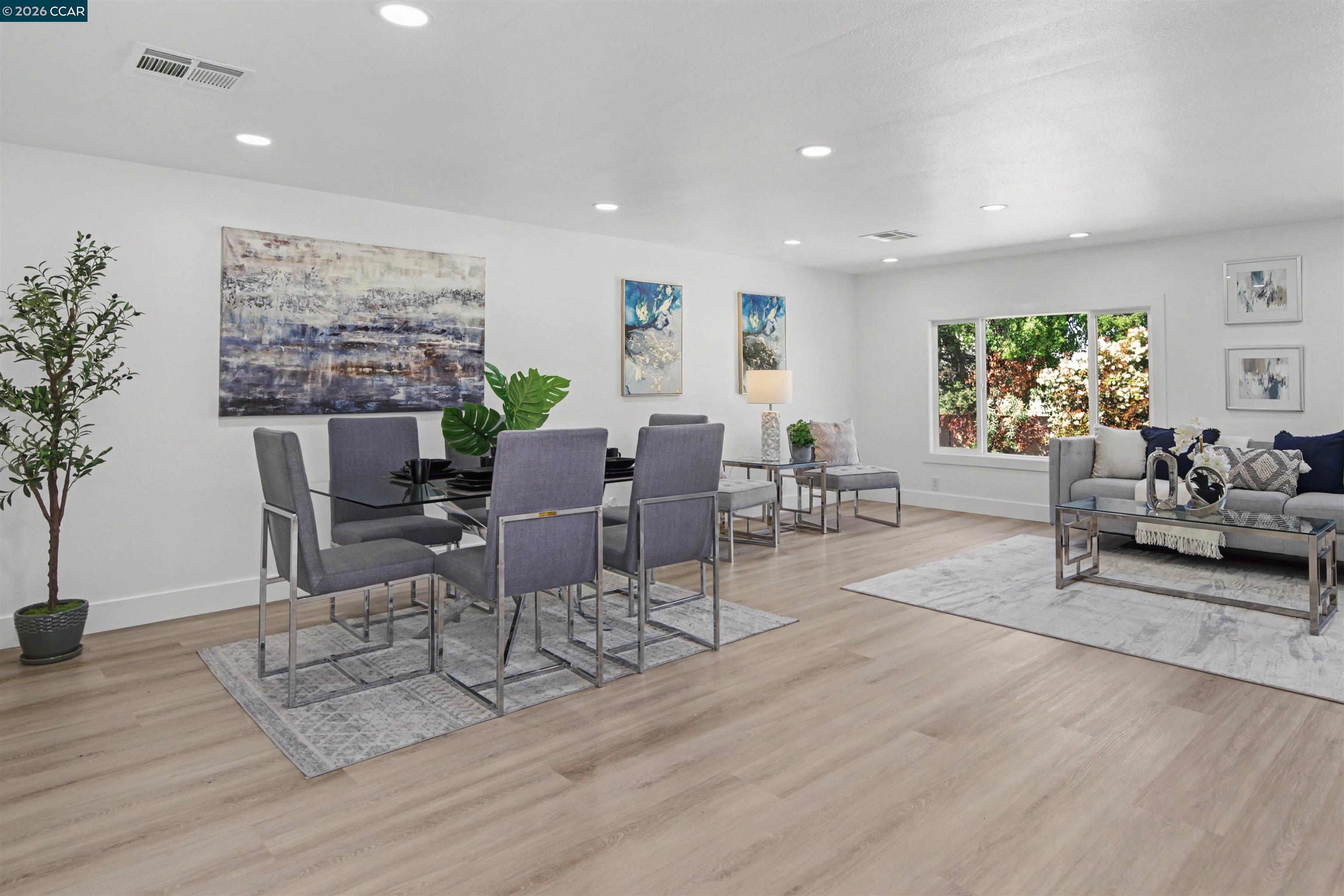 301 Avendia Flores