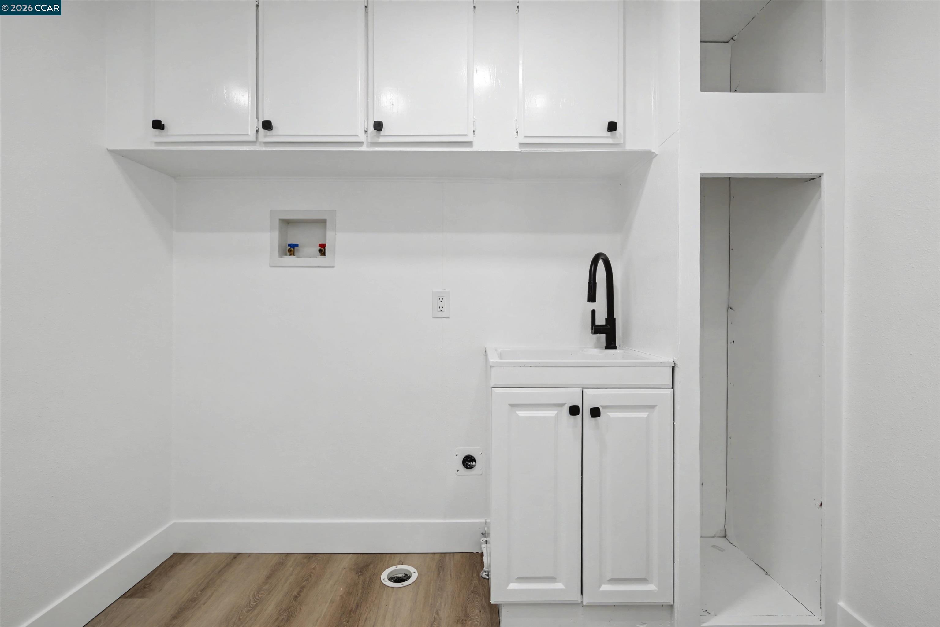 301 Avendia Flores