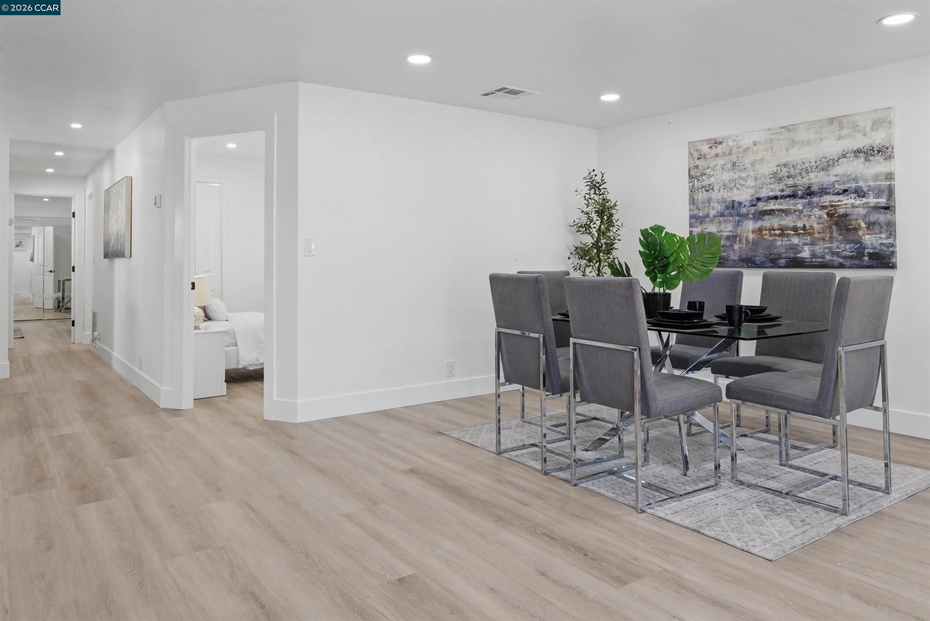 301 Avendia Flores