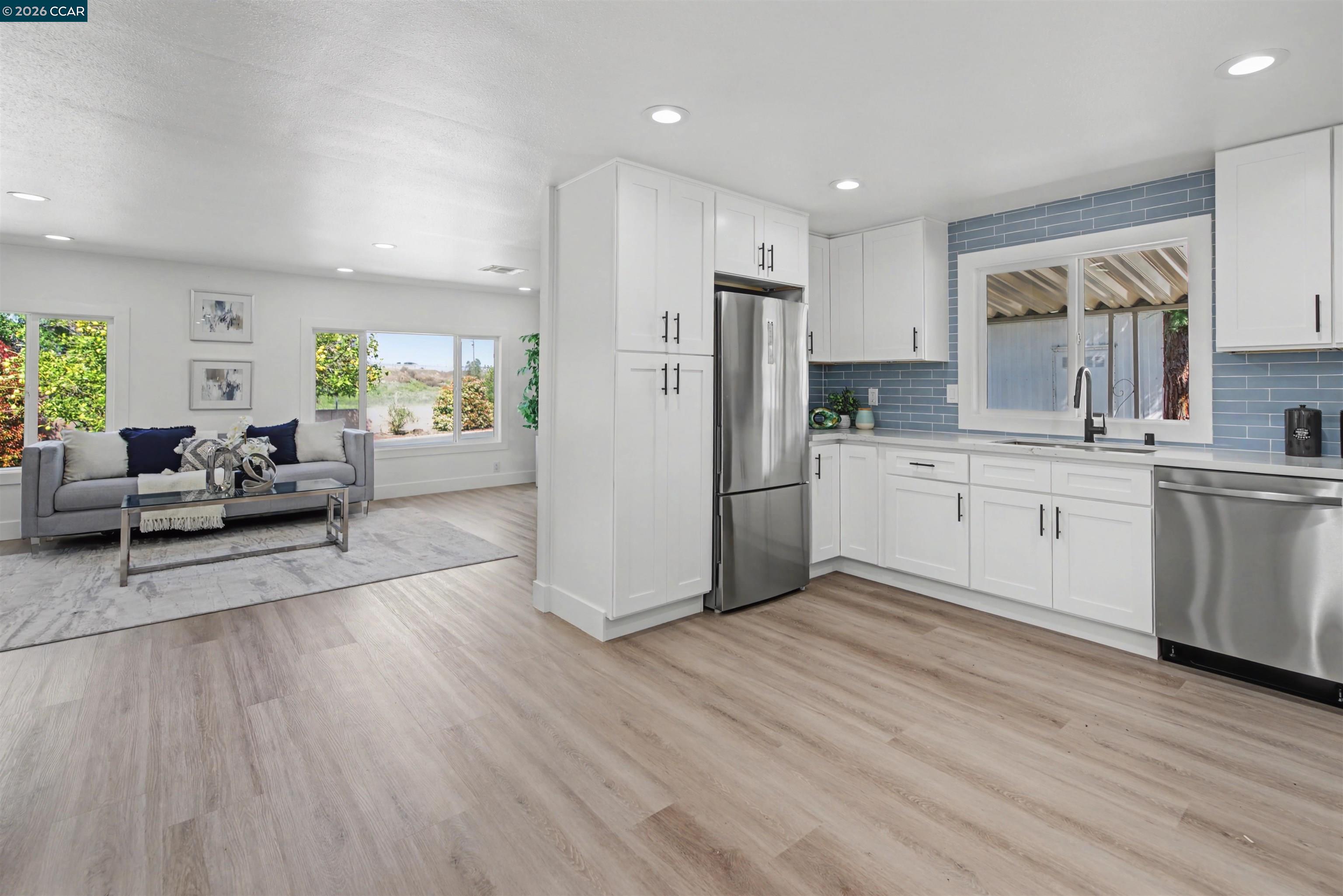 301 Avendia Flores