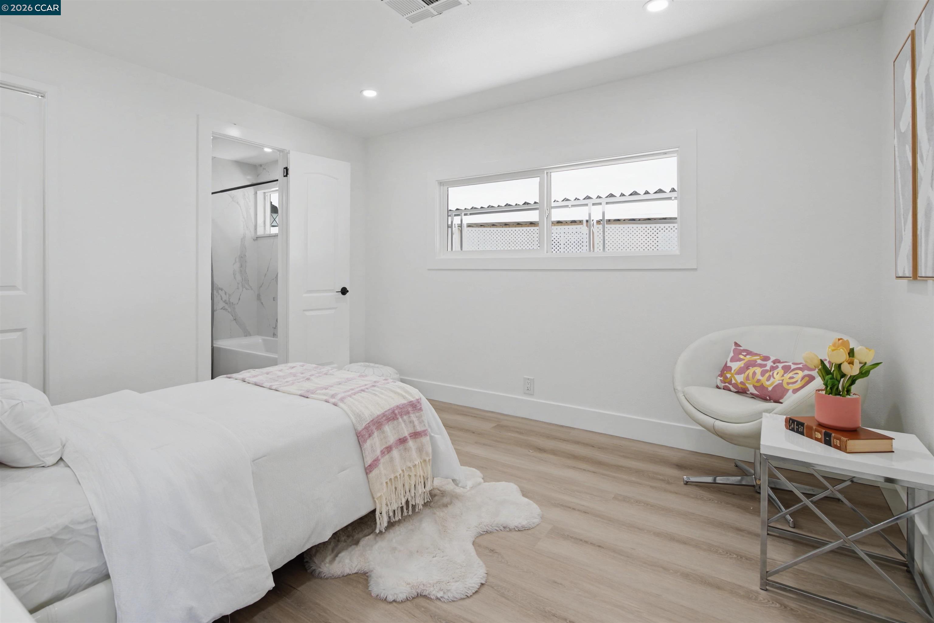 301 Avendia Flores