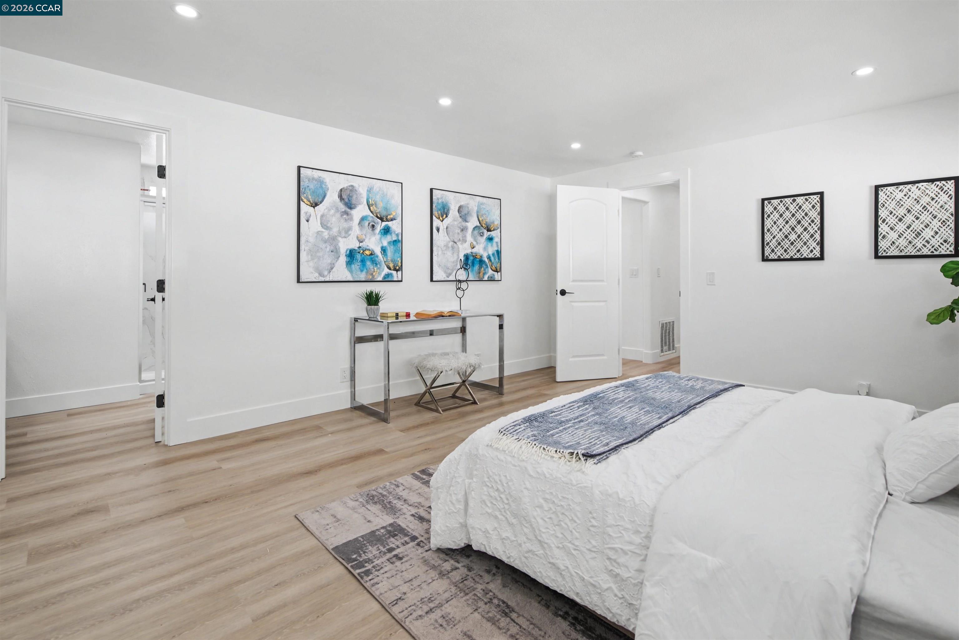 301 Avendia Flores