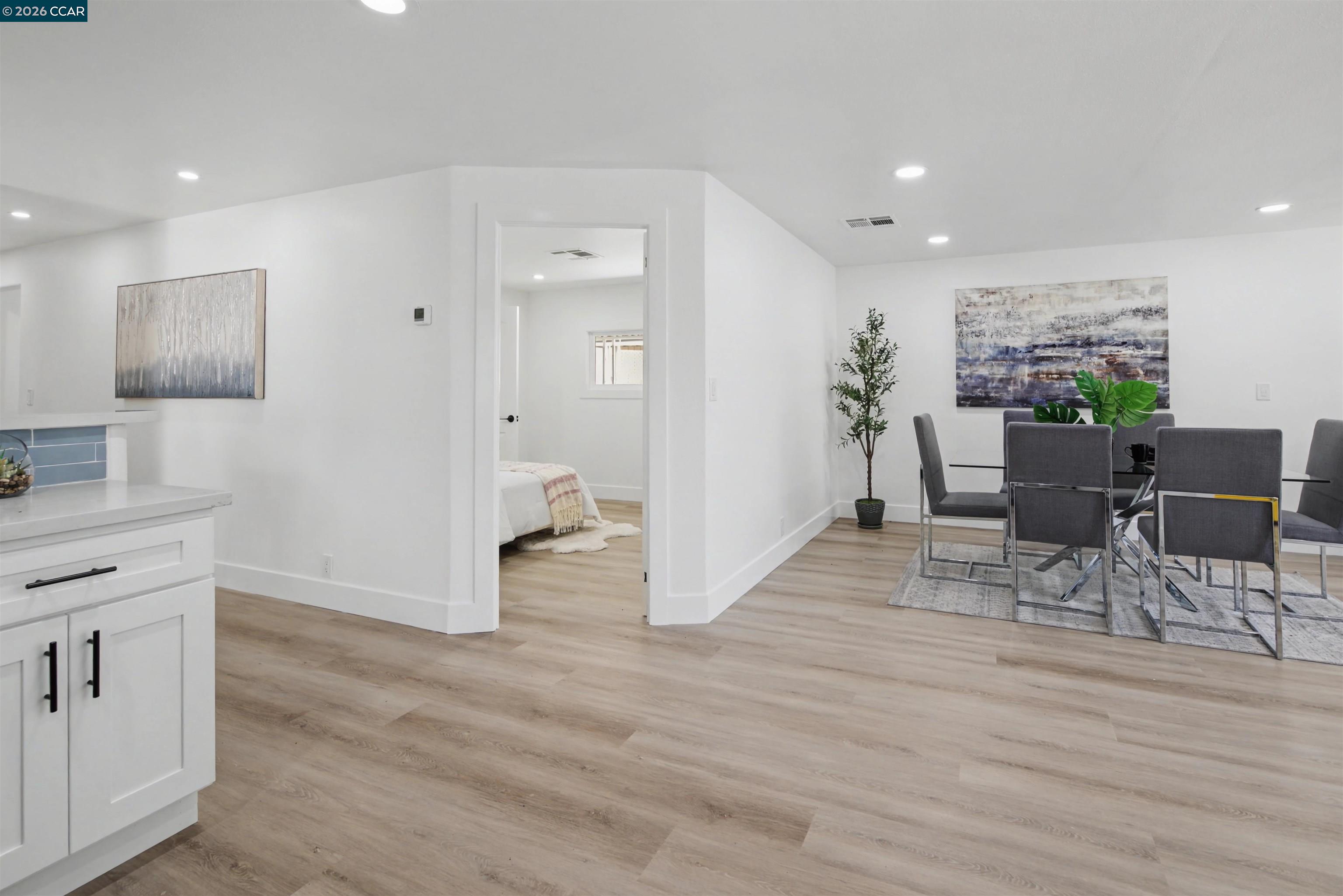 301 Avendia Flores