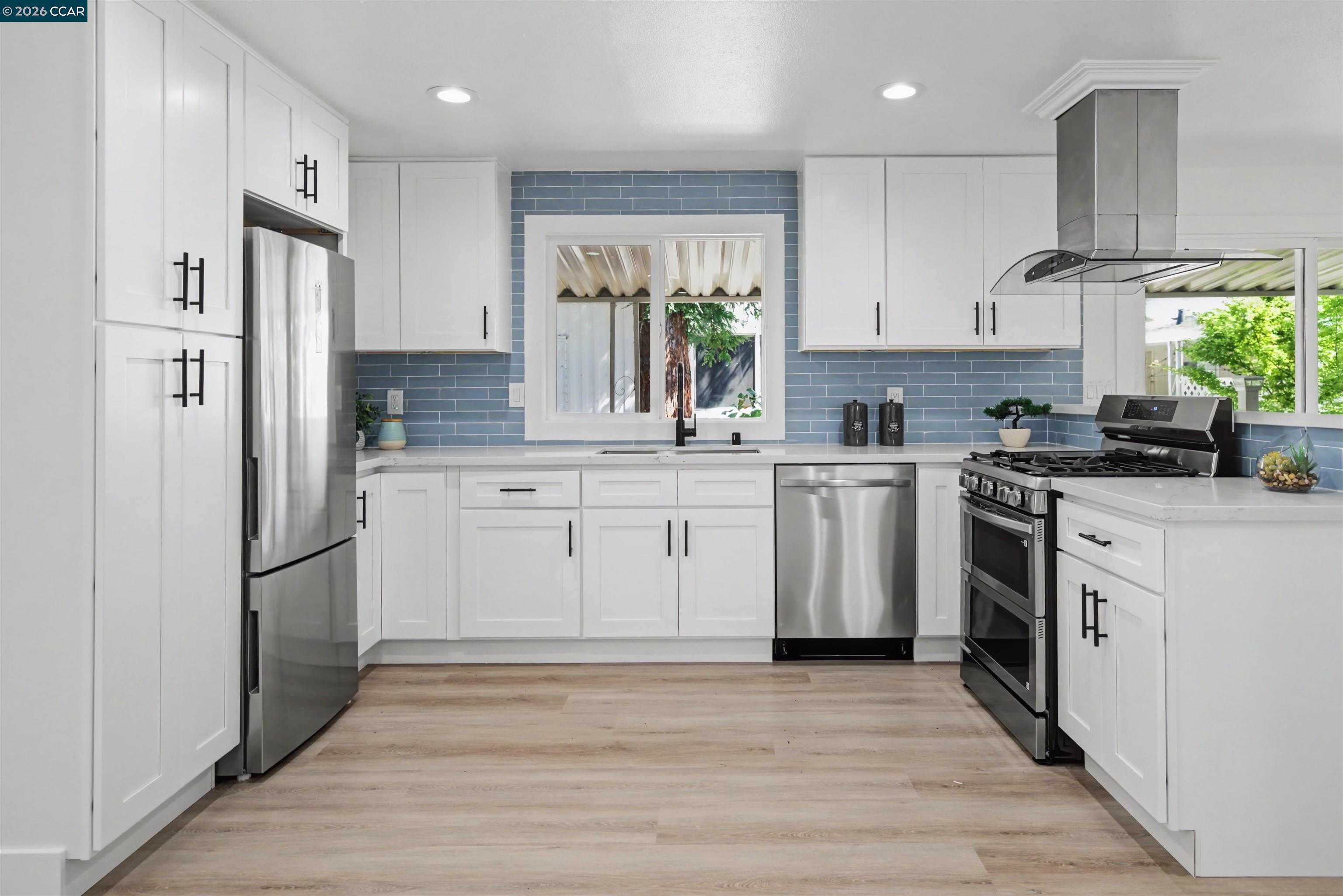 301 Avendia Flores