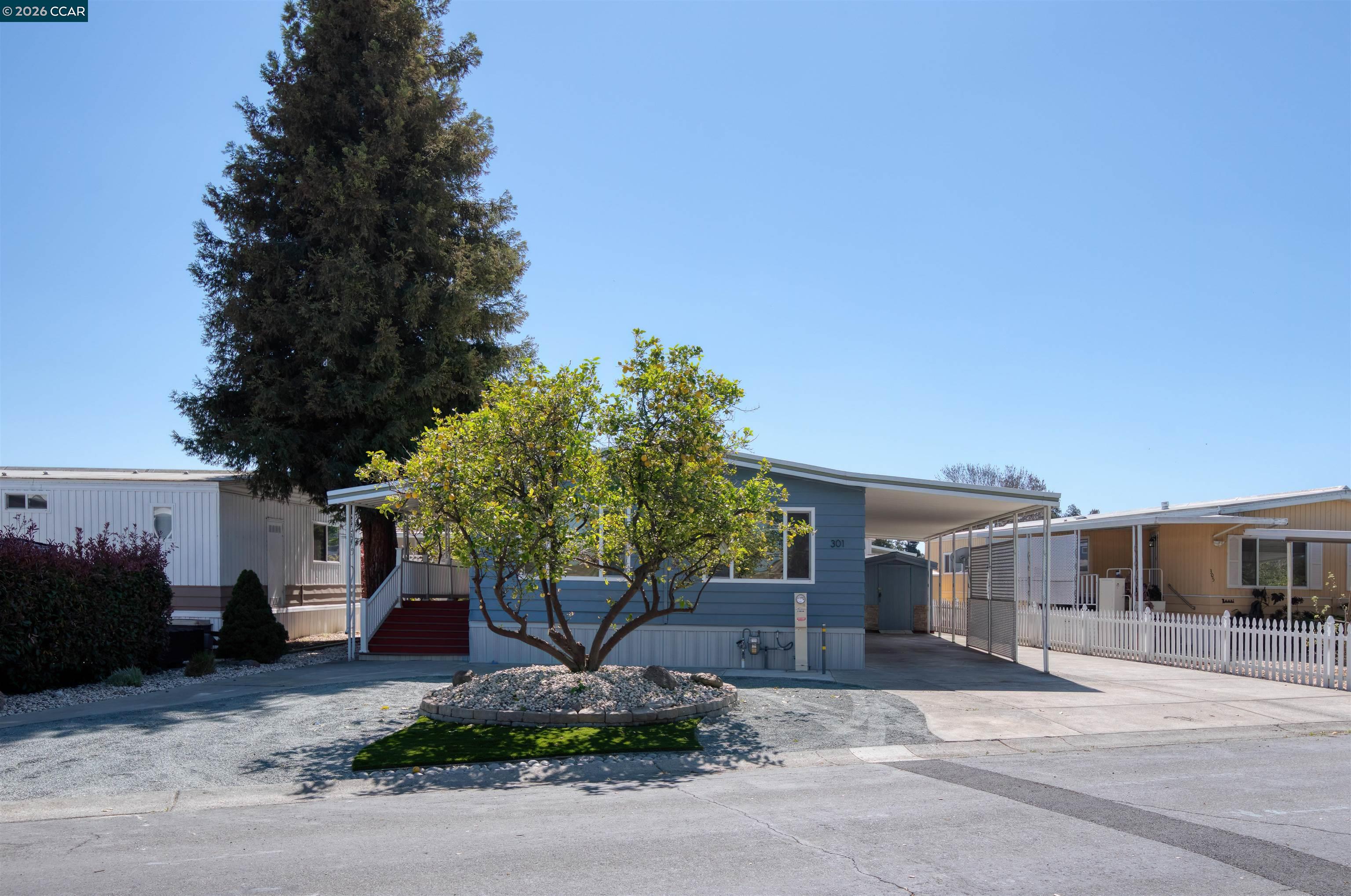 301 Avendia Flores
