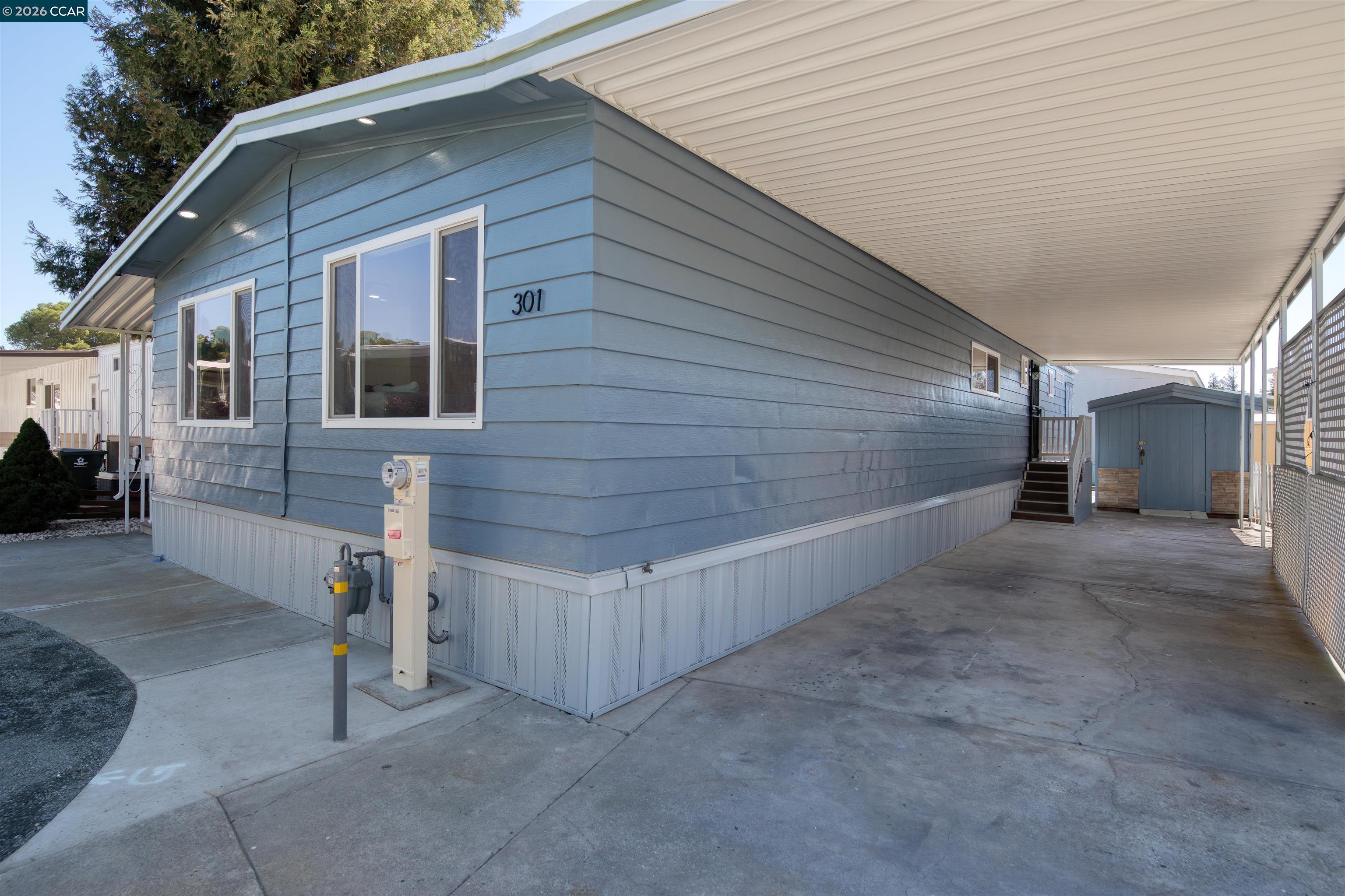 301 Avendia Flores