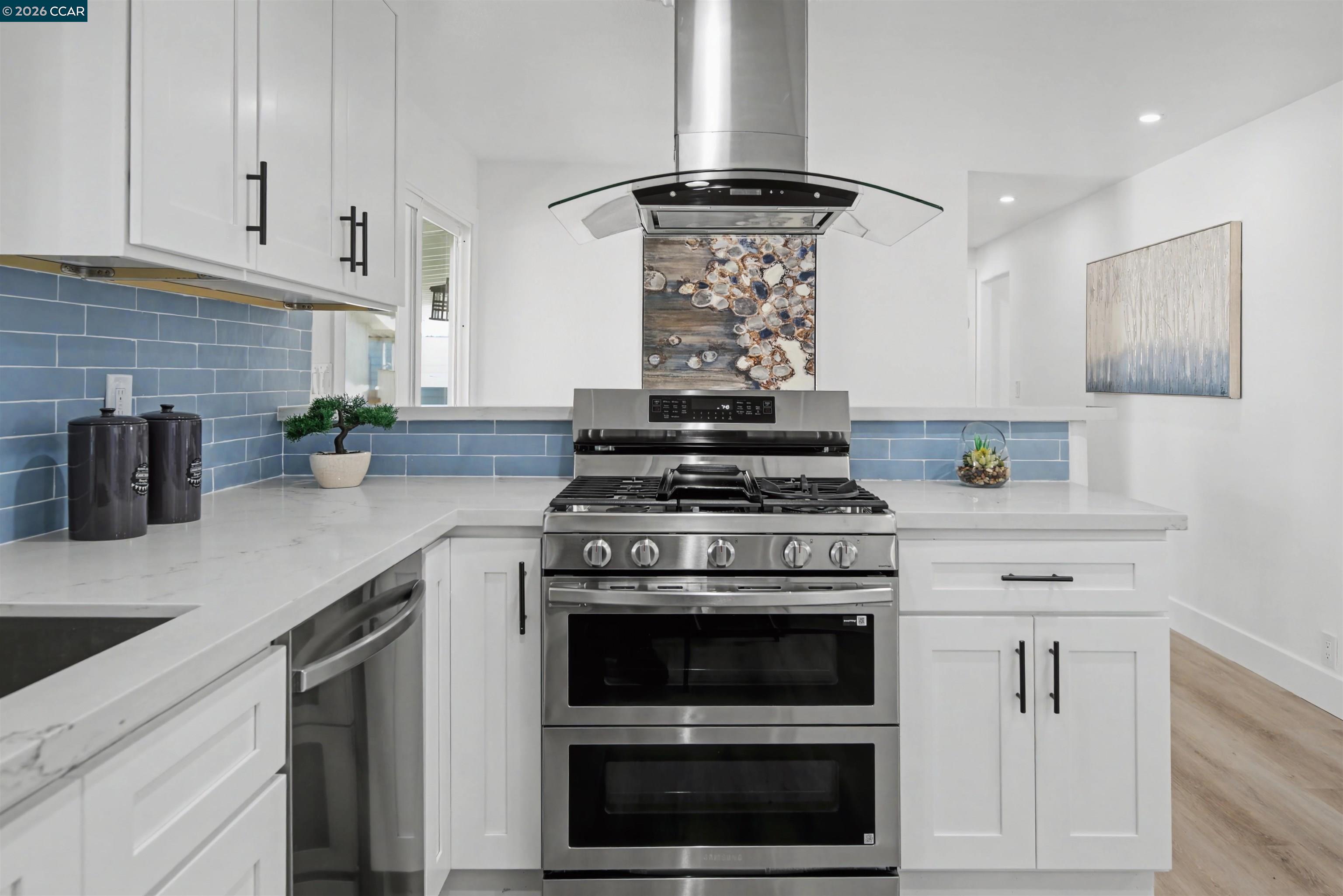 301 Avendia Flores