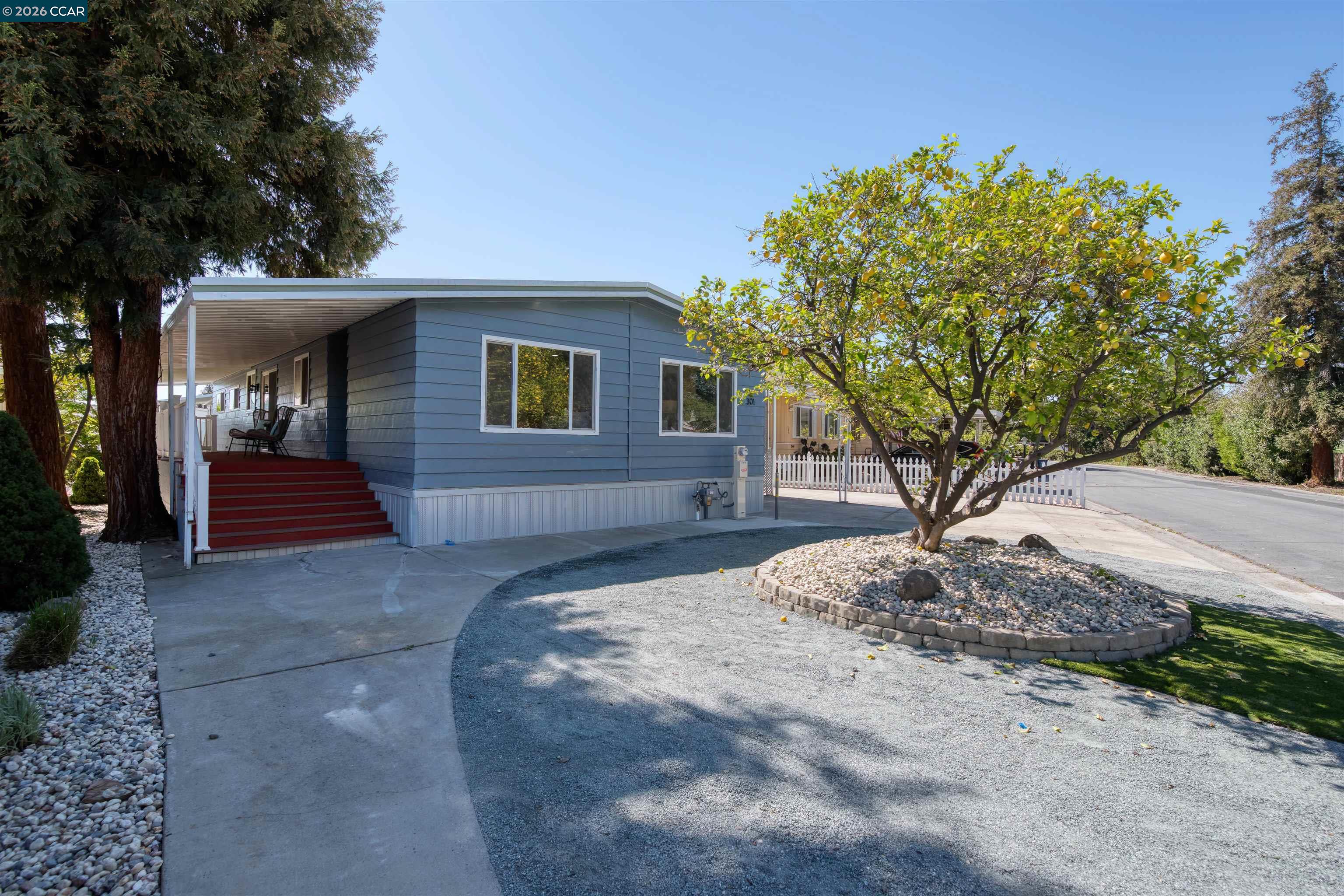 301 Avendia Flores