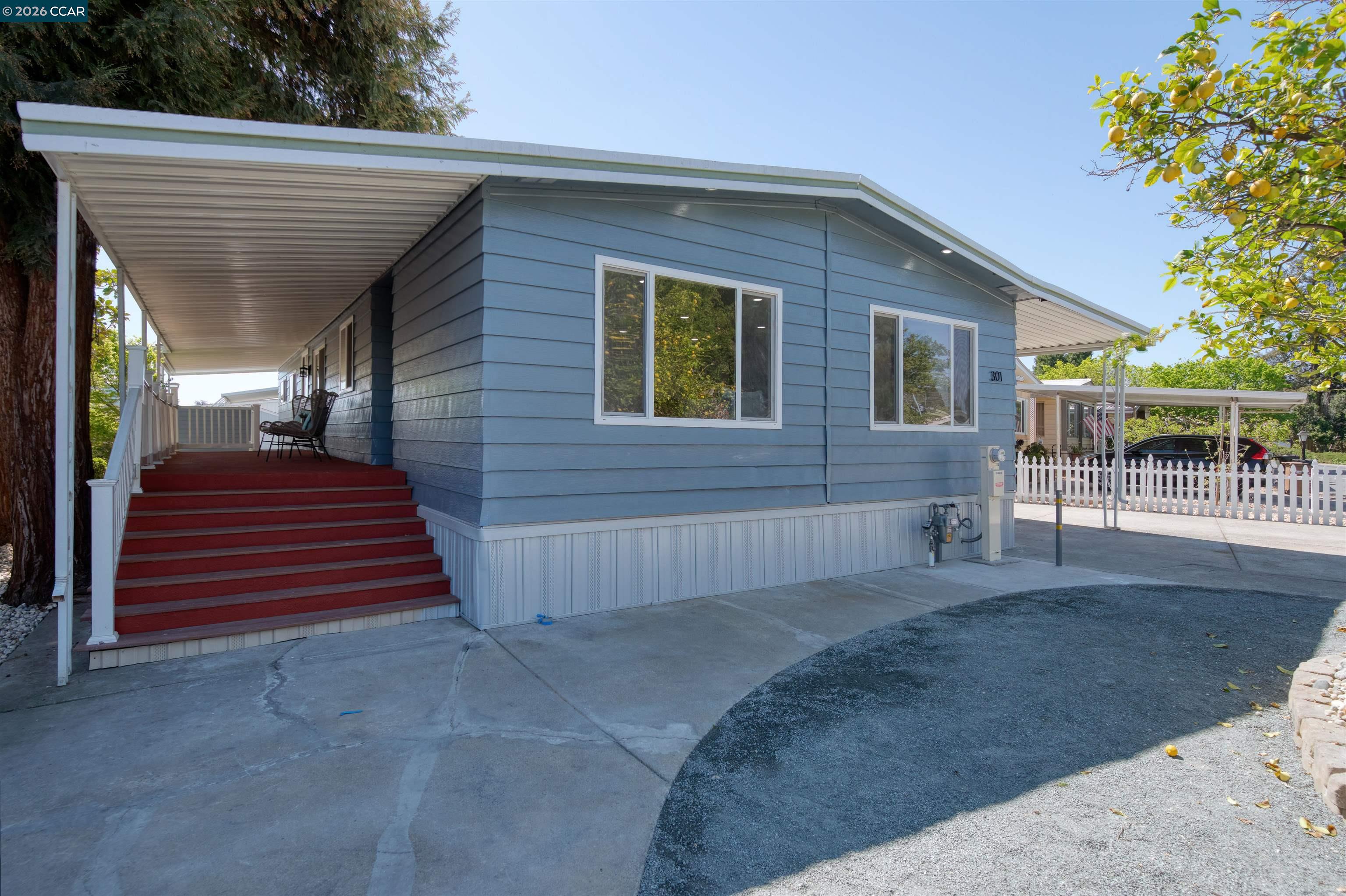 301 Avendia Flores