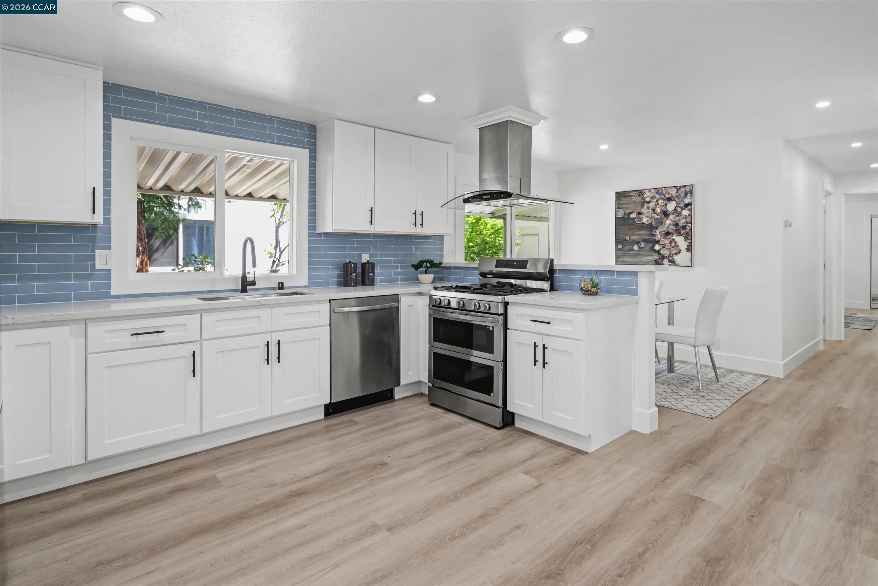 301 Avendia Flores