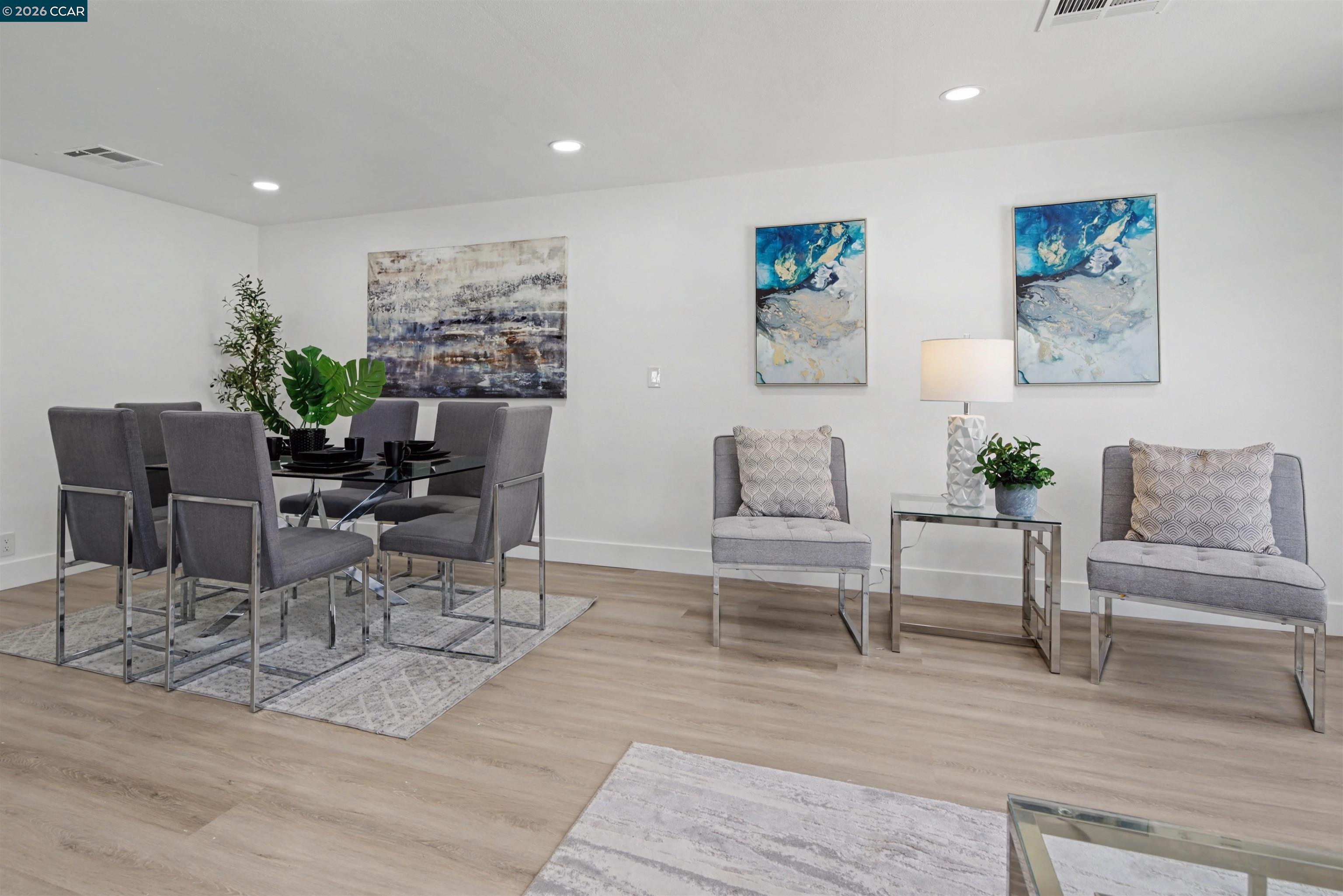 301 Avendia Flores