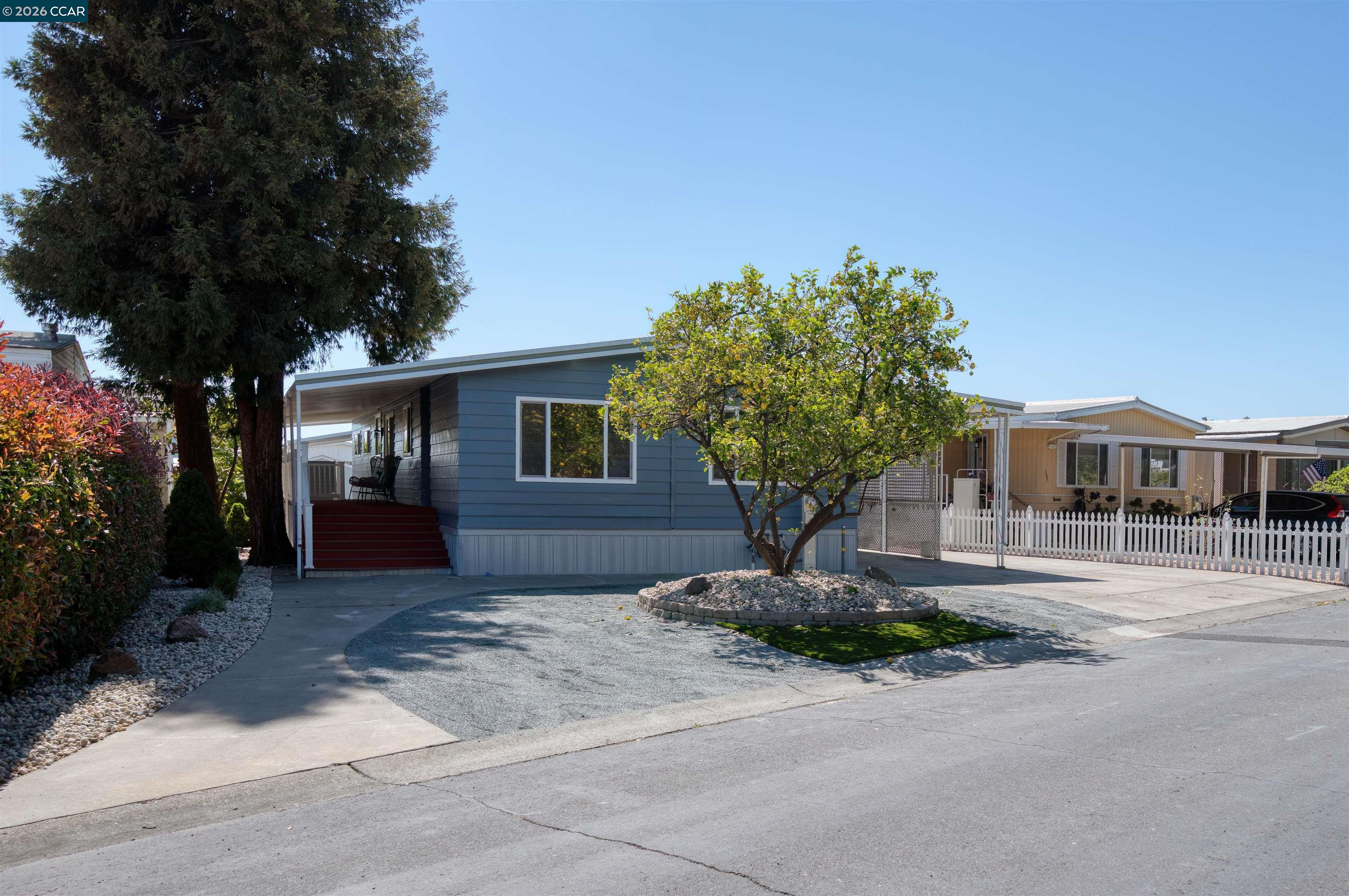 301 Avendia Flores