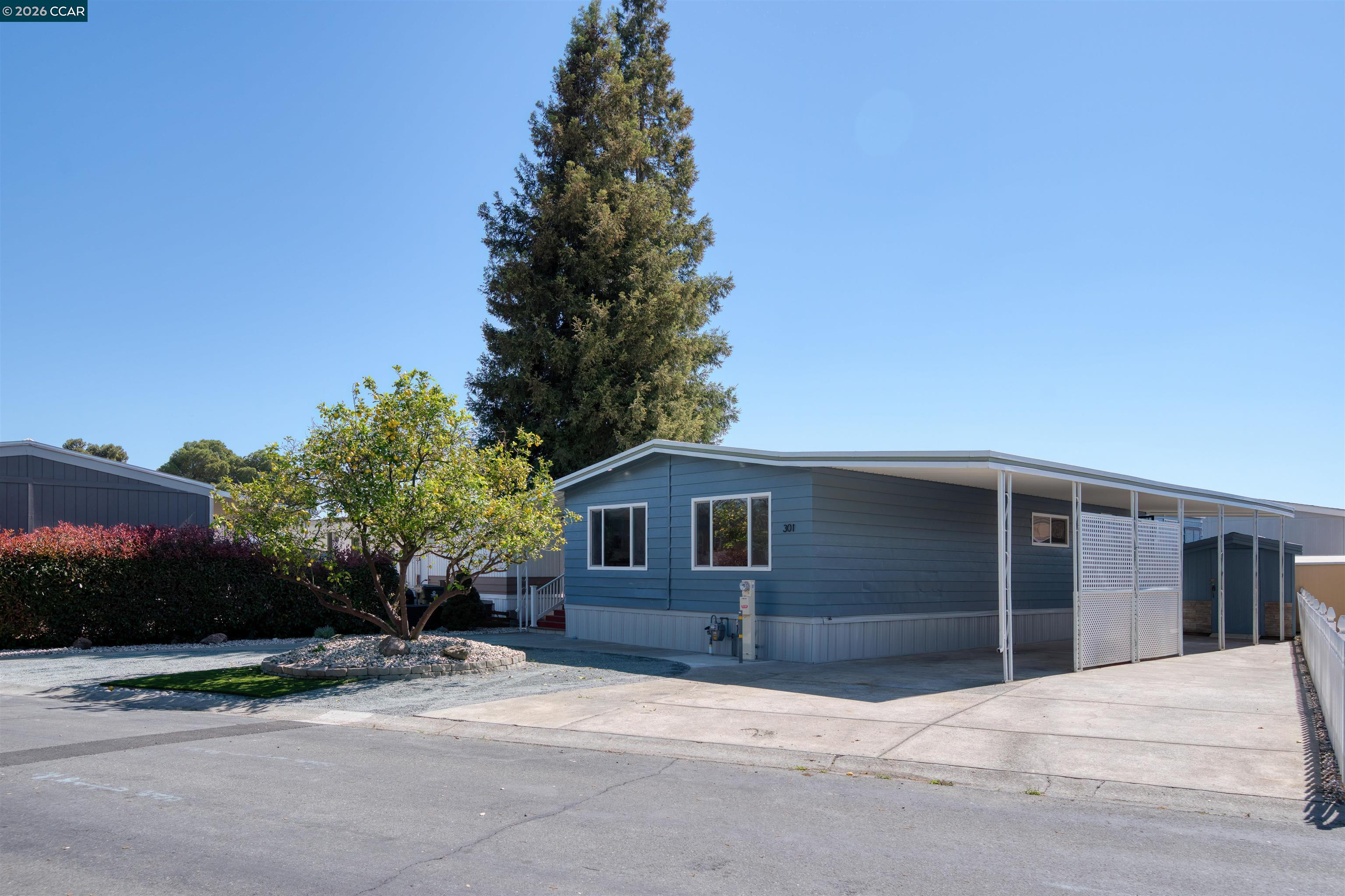 301 Avendia Flores