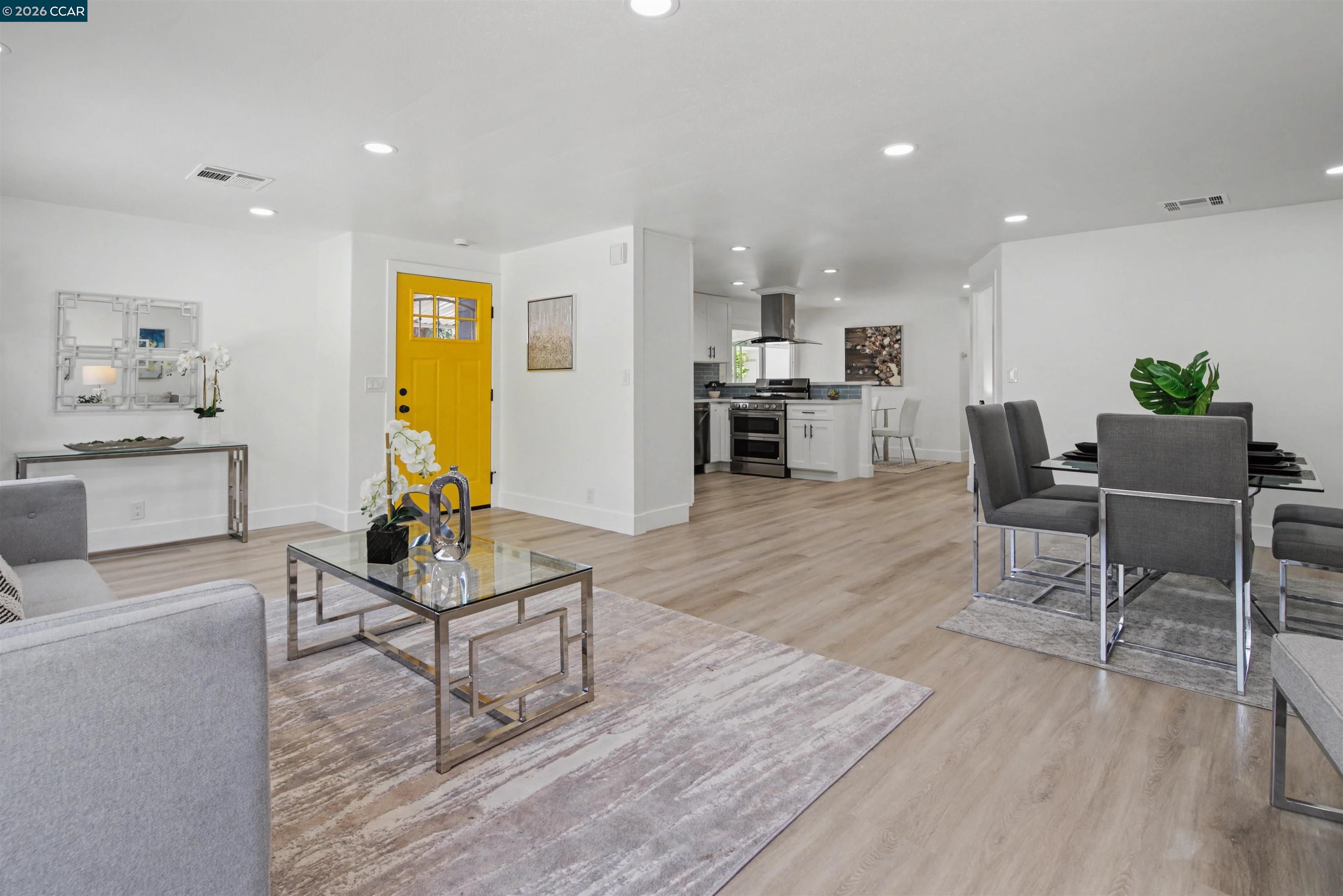 301 Avendia Flores