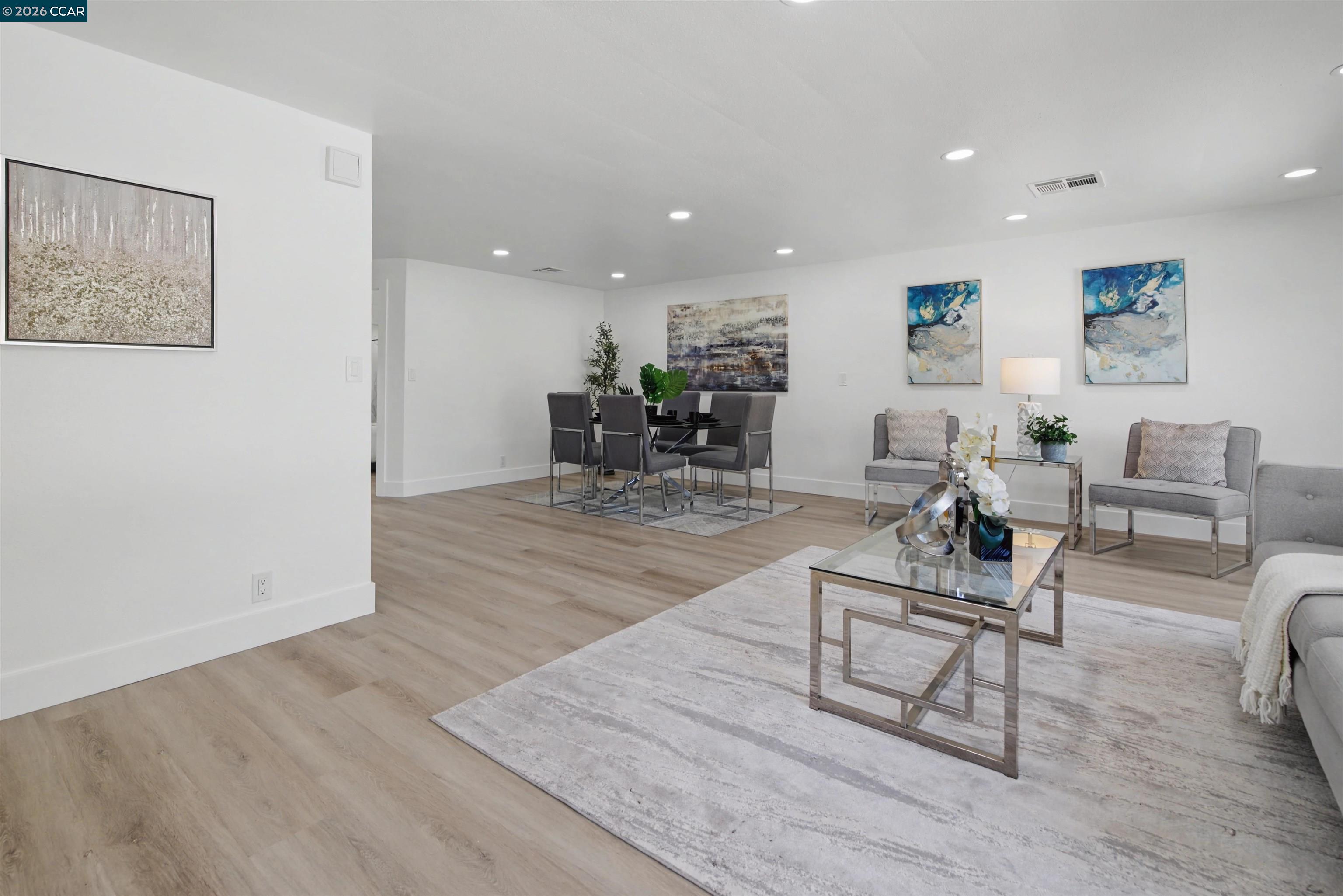 301 Avendia Flores