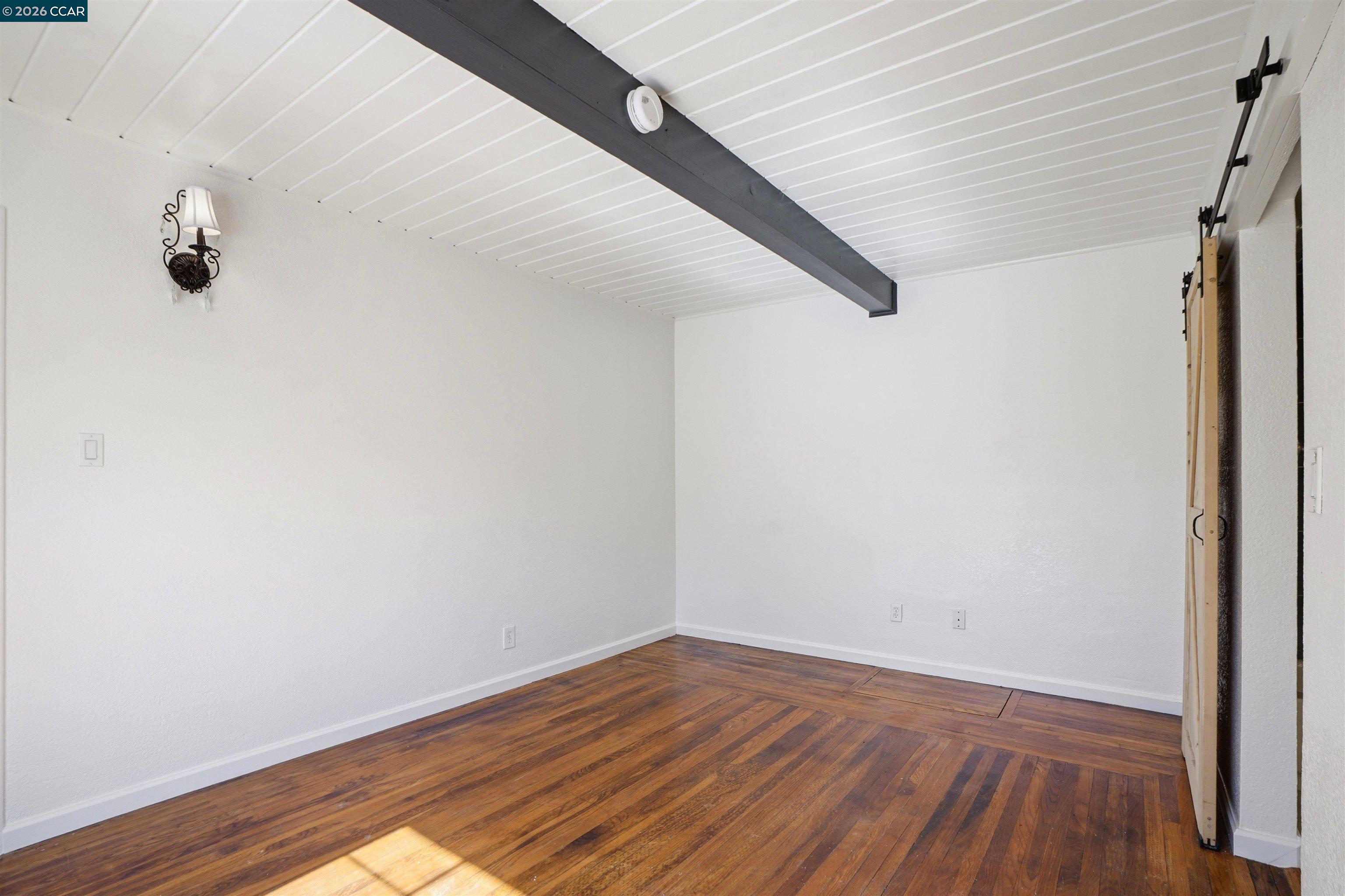 2828 Hilltop