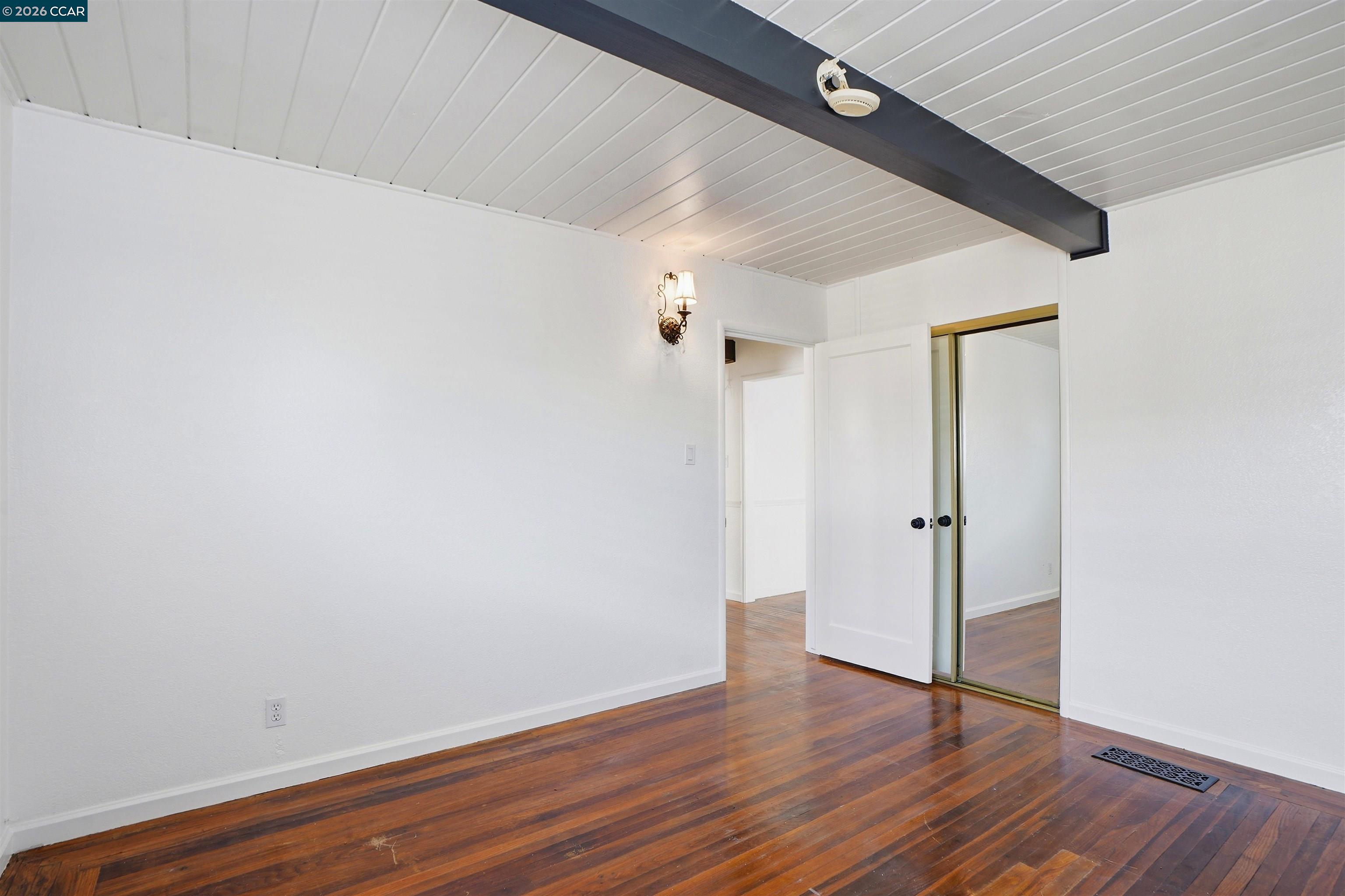 2828 Hilltop