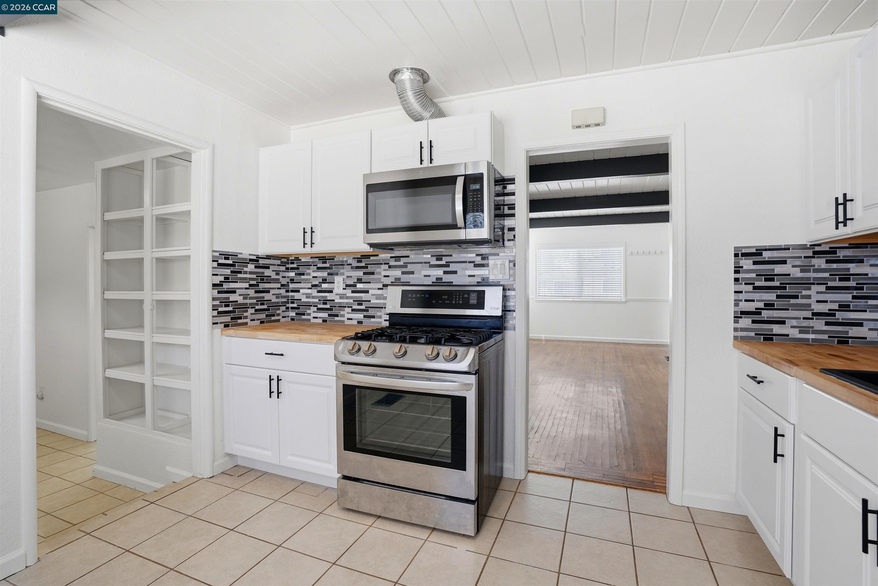 2828 Hilltop