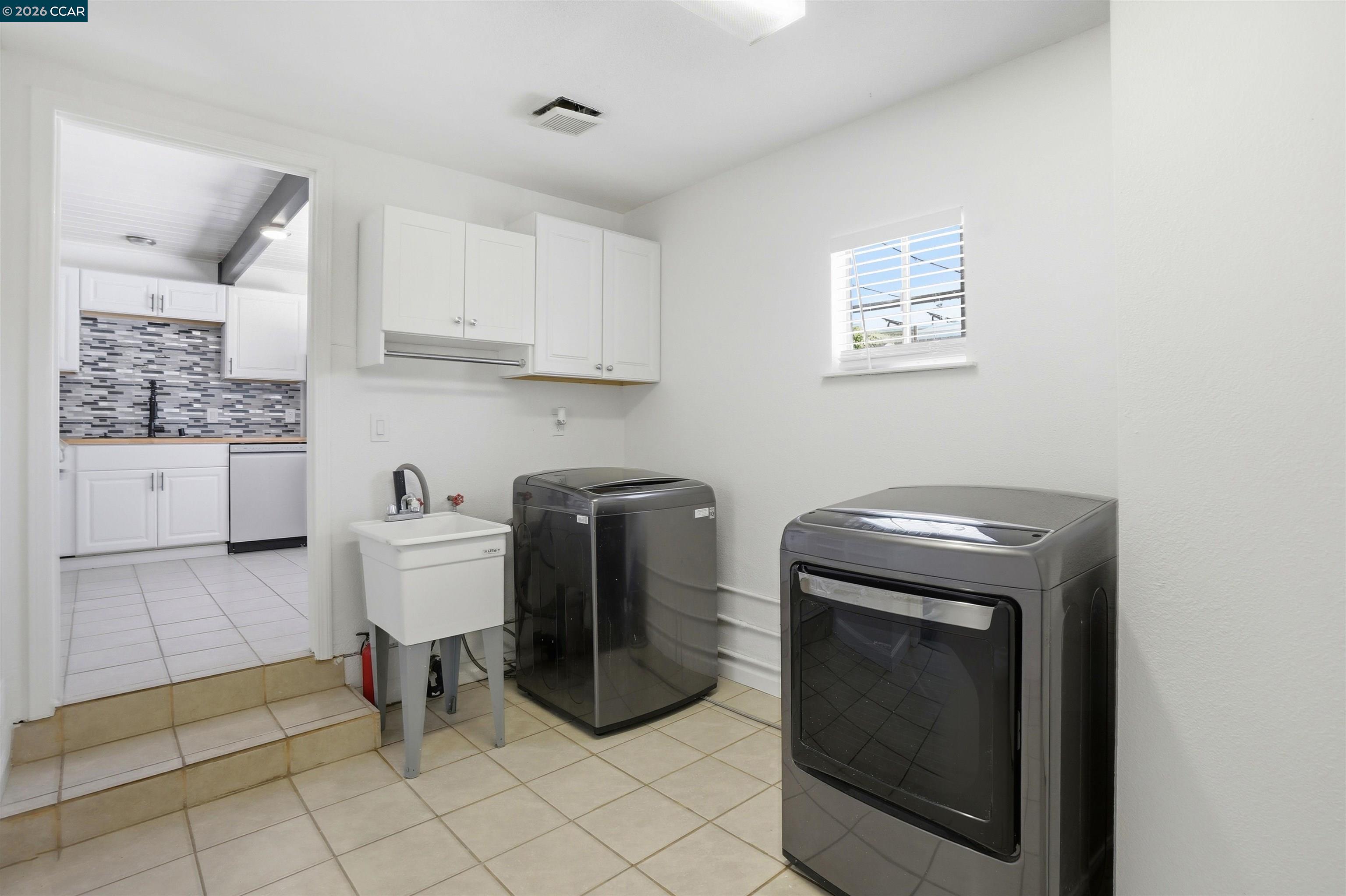 2828 Hilltop