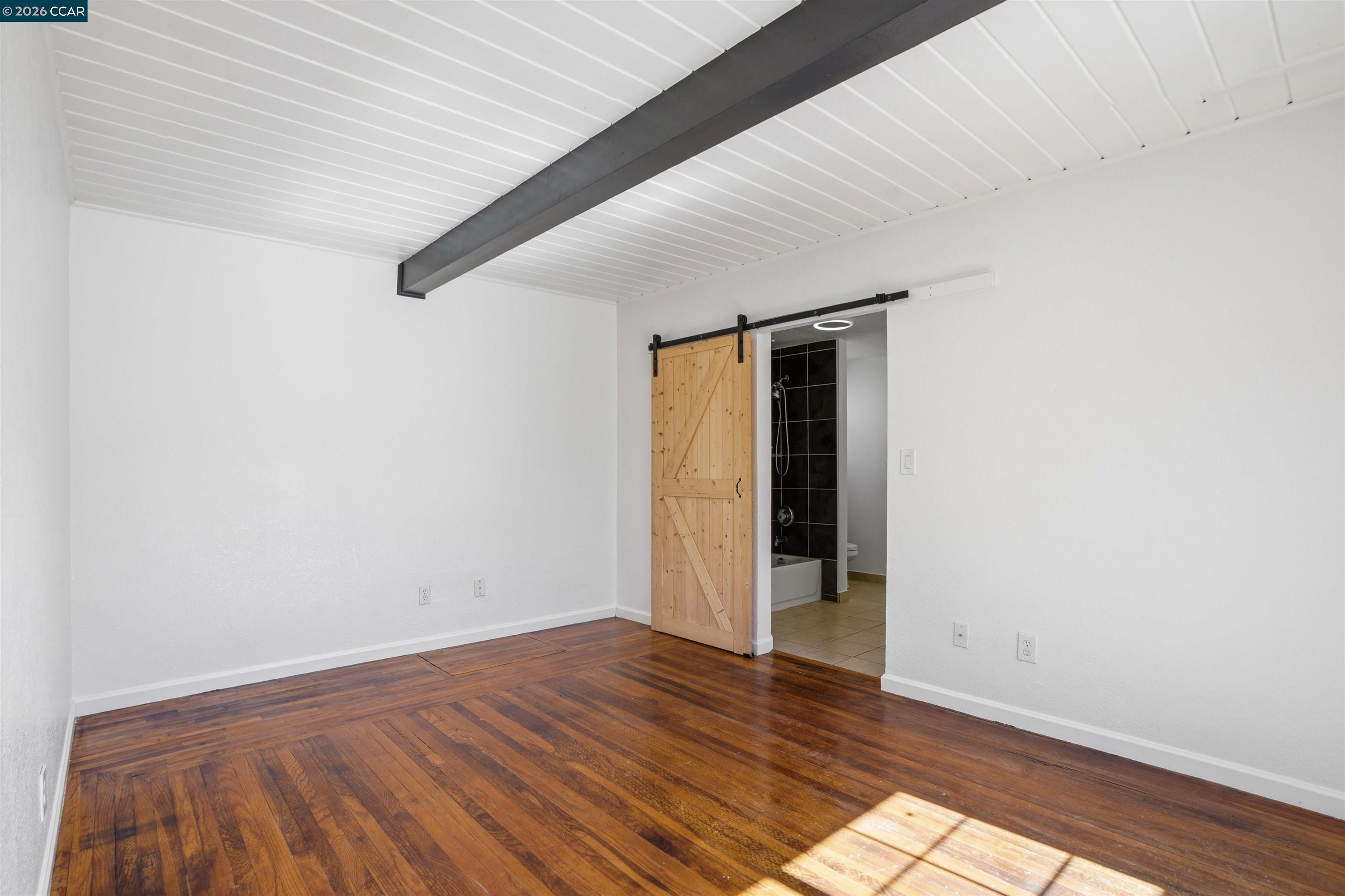 2828 Hilltop