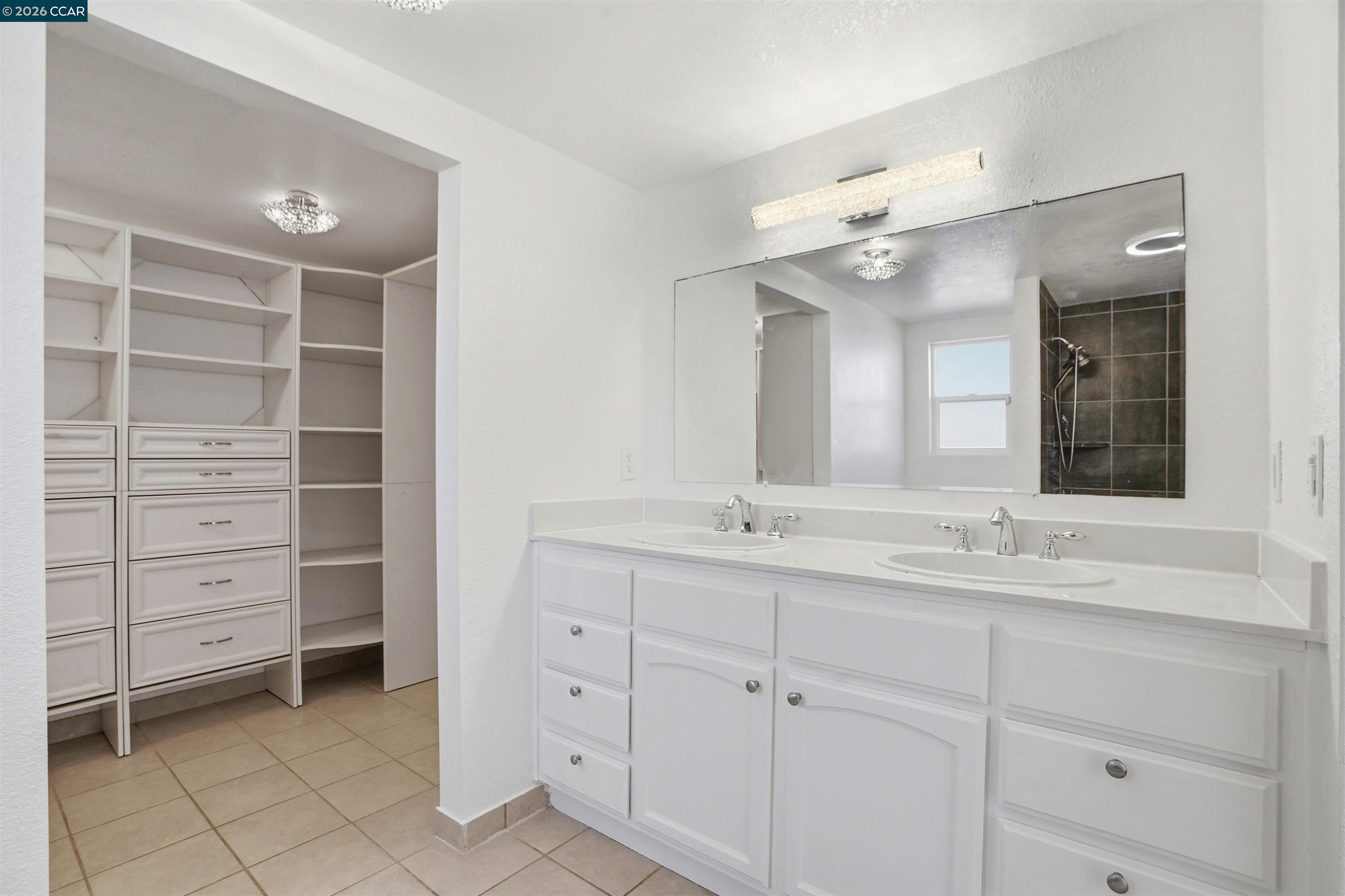 2828 Hilltop